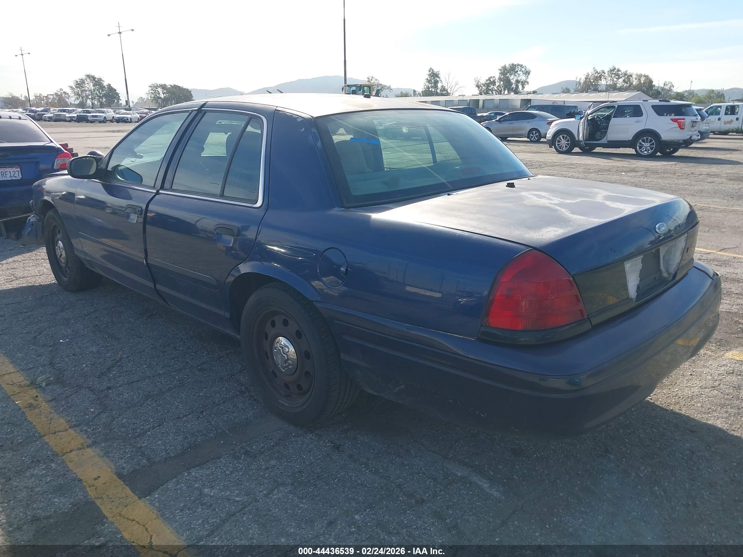 FORD CROWN image 3
