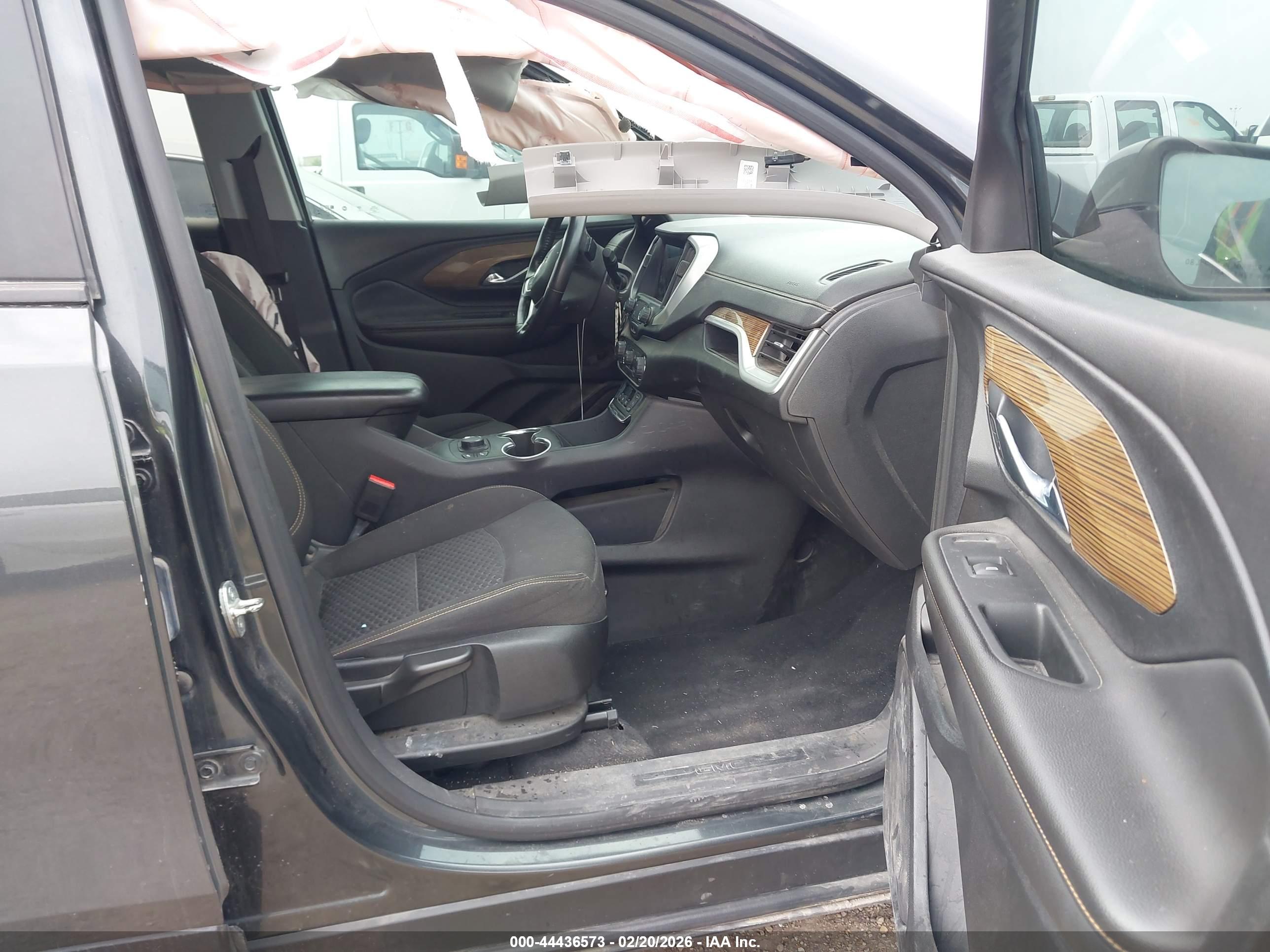 GMC TERRAIN image 5