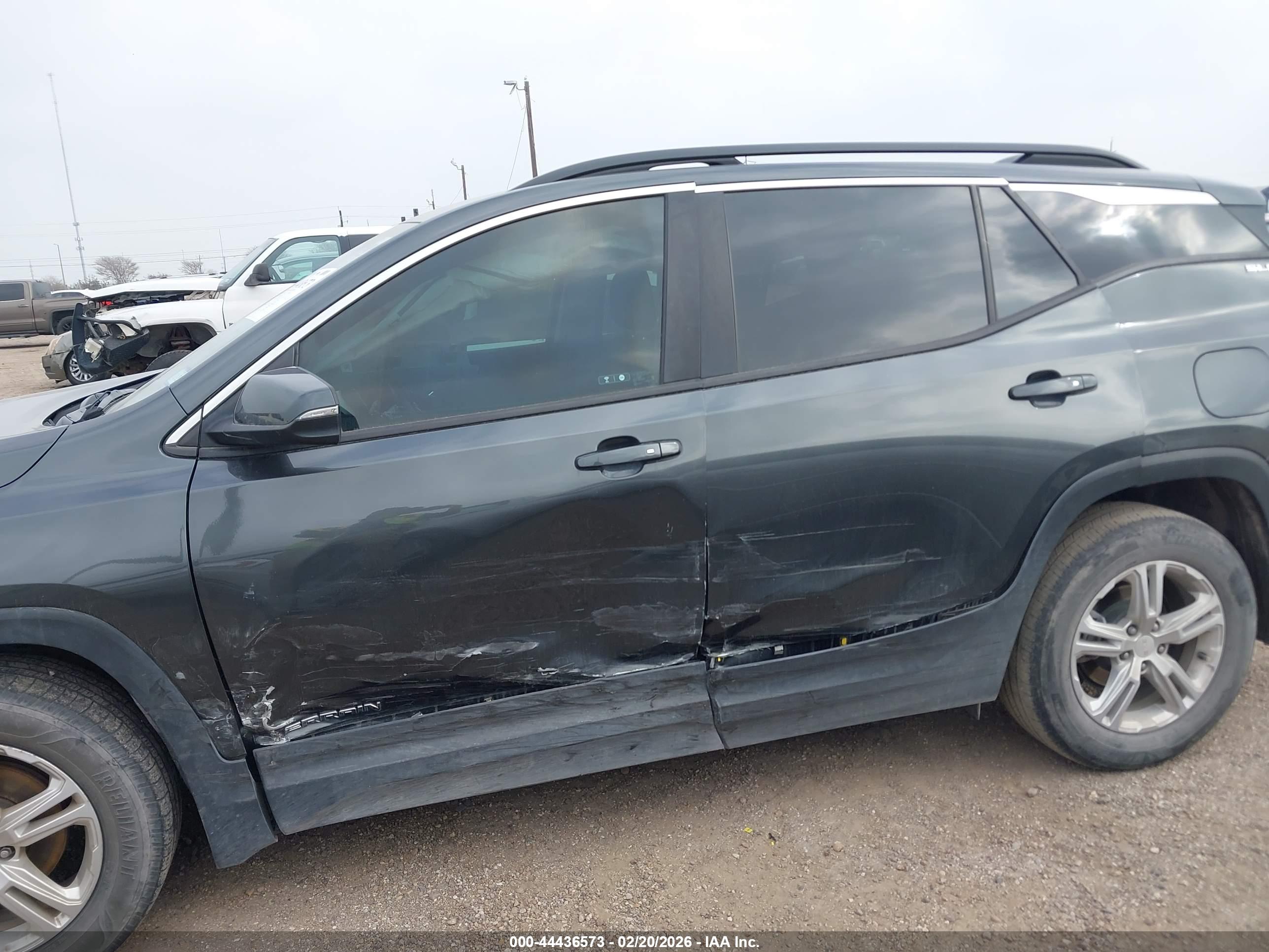 GMC TERRAIN image 6