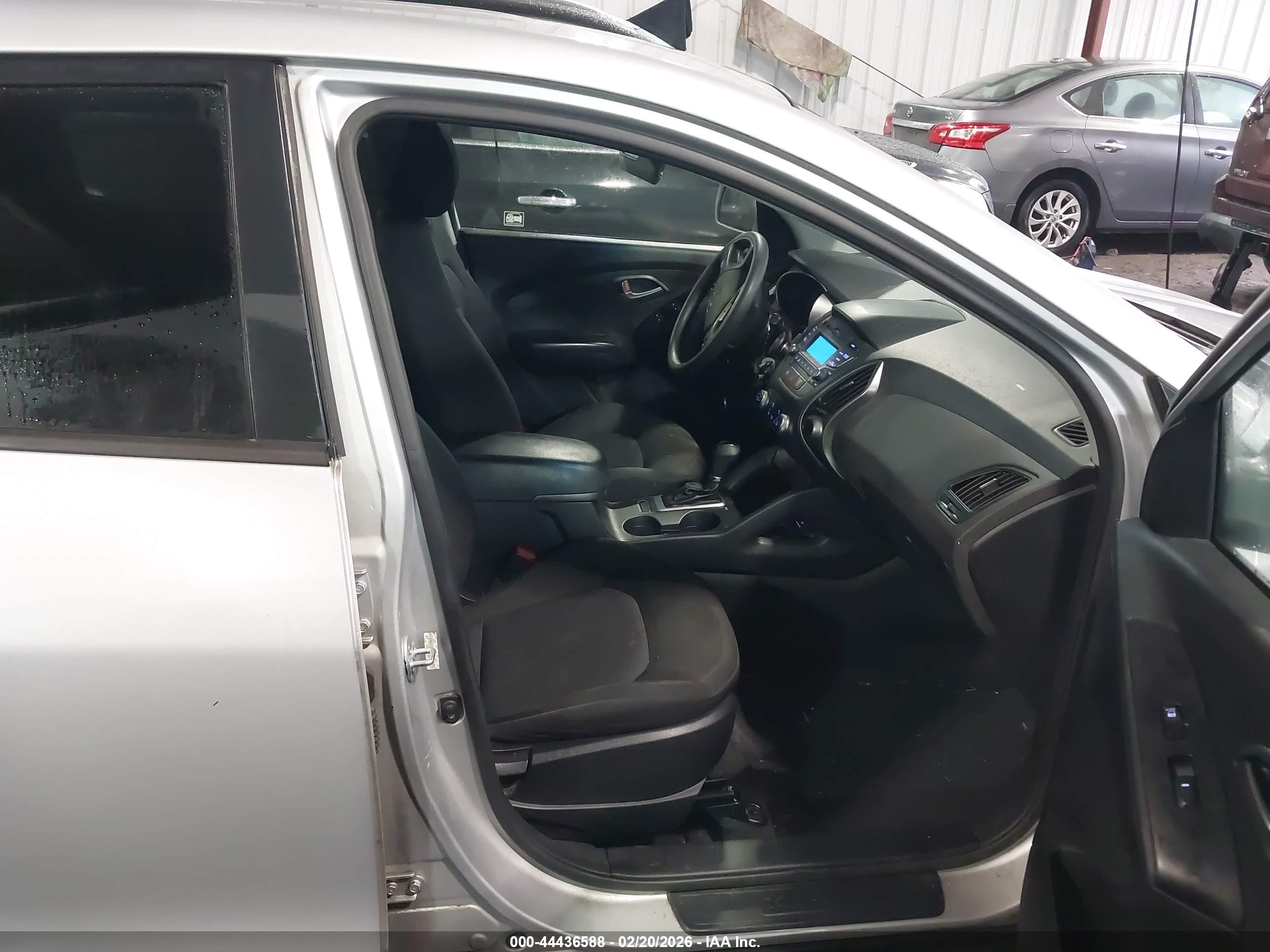 HYUNDAI TUCSON image 5