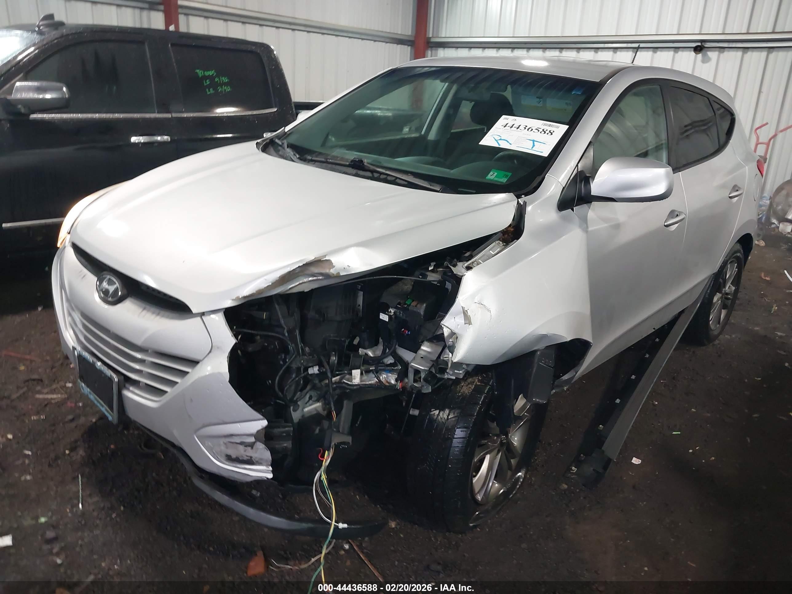 HYUNDAI TUCSON image 6
