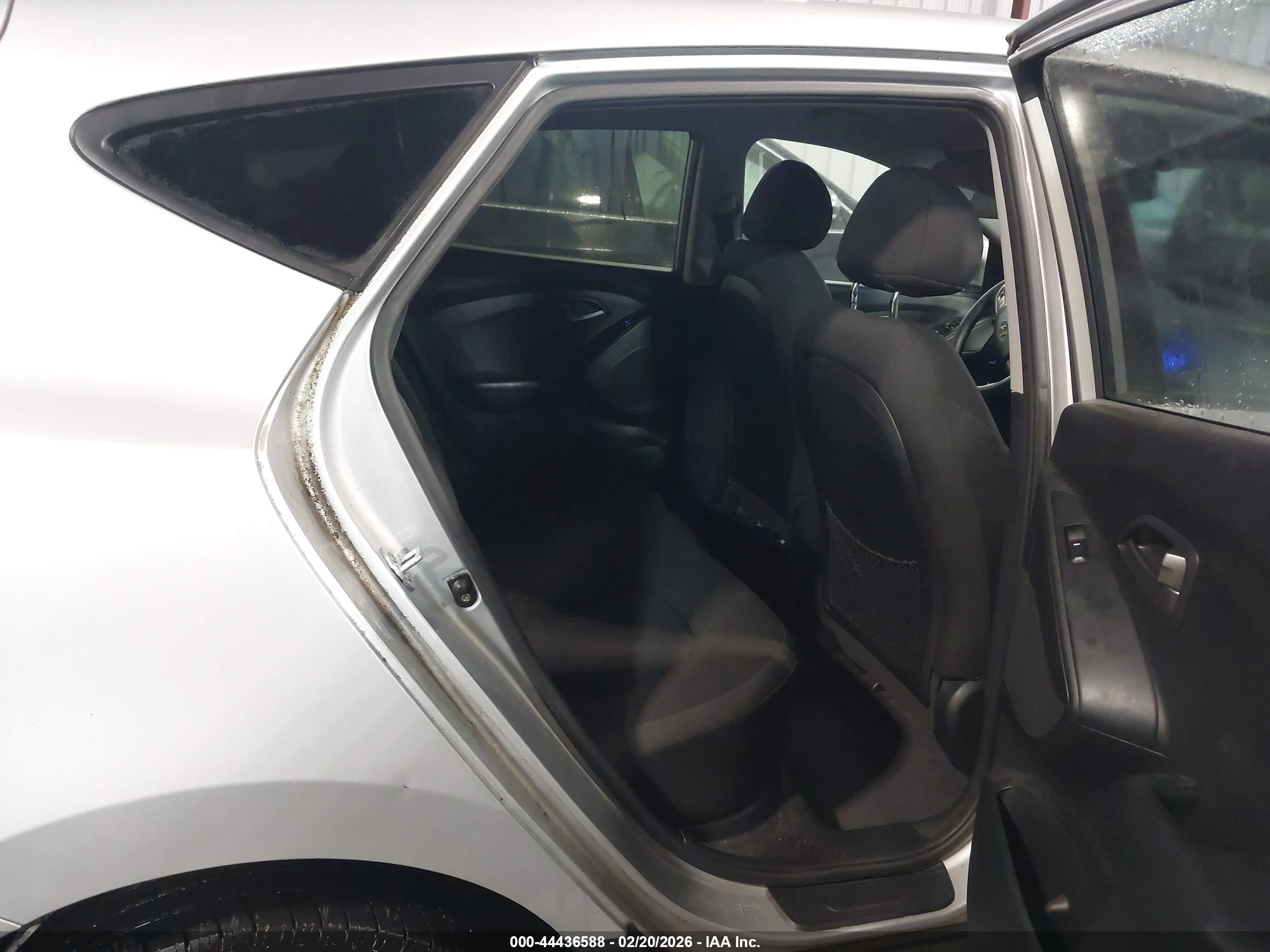 HYUNDAI TUCSON image 8