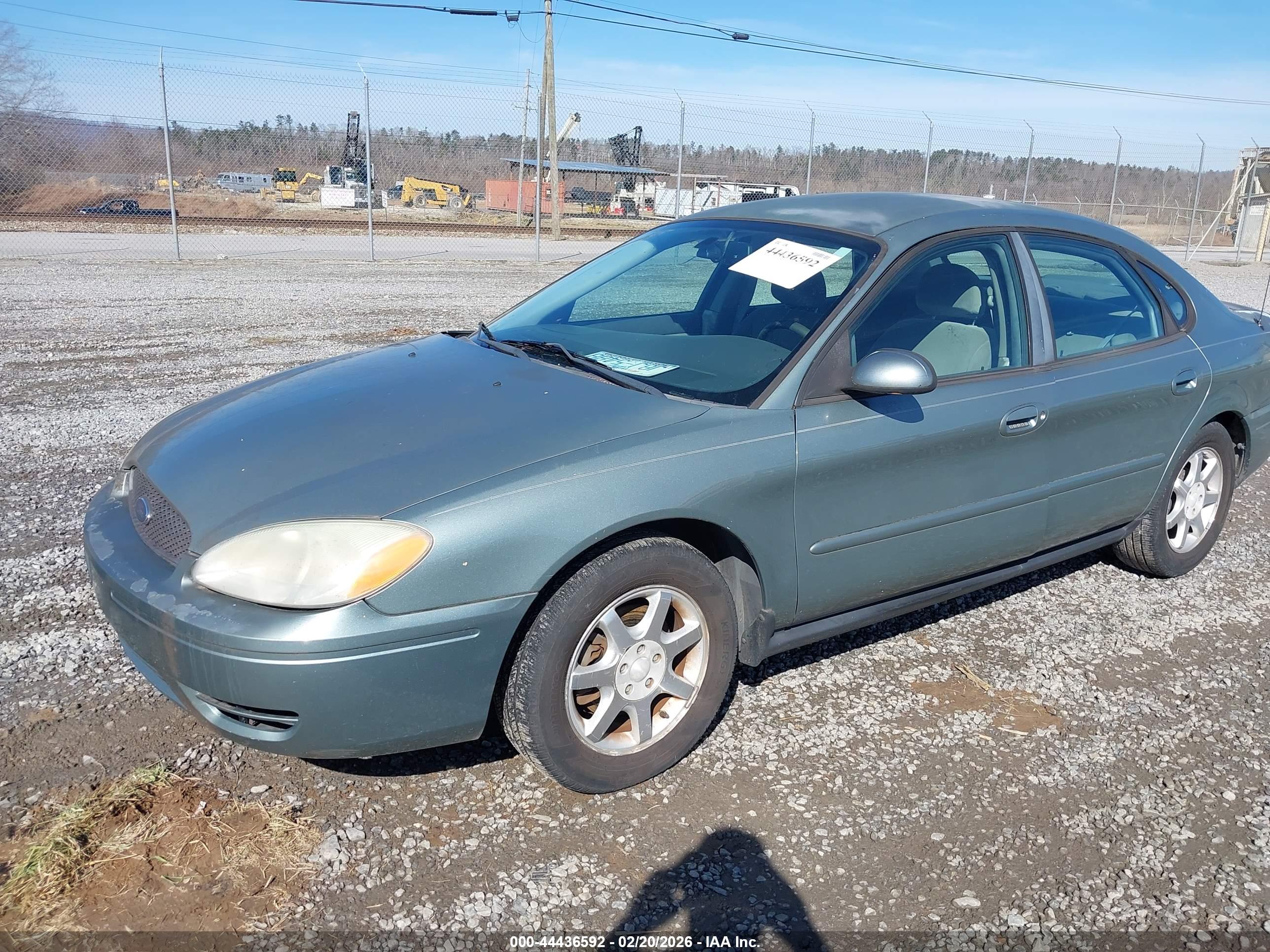 FORD TAURUS image 6