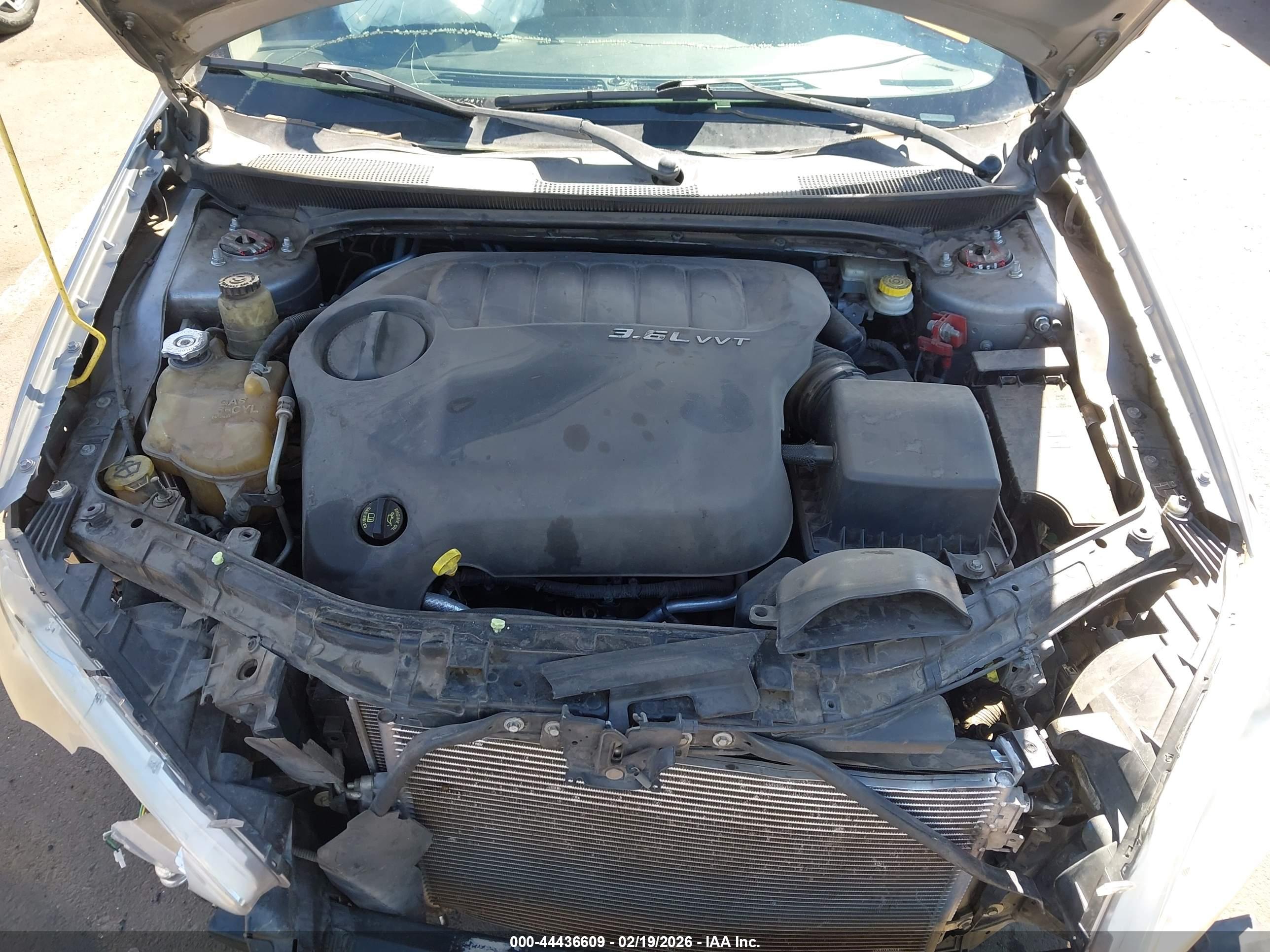 CHRYSLER 200 image 10