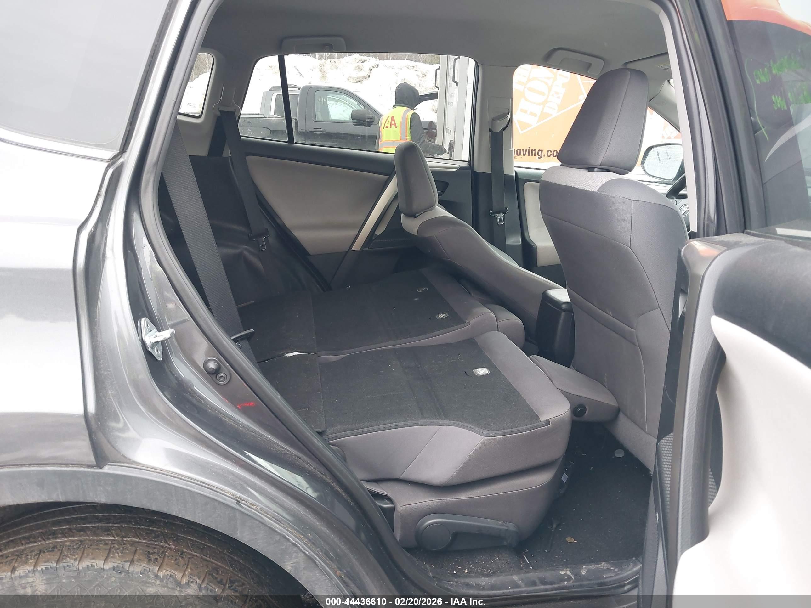 TOYOTA RAV4 image 8