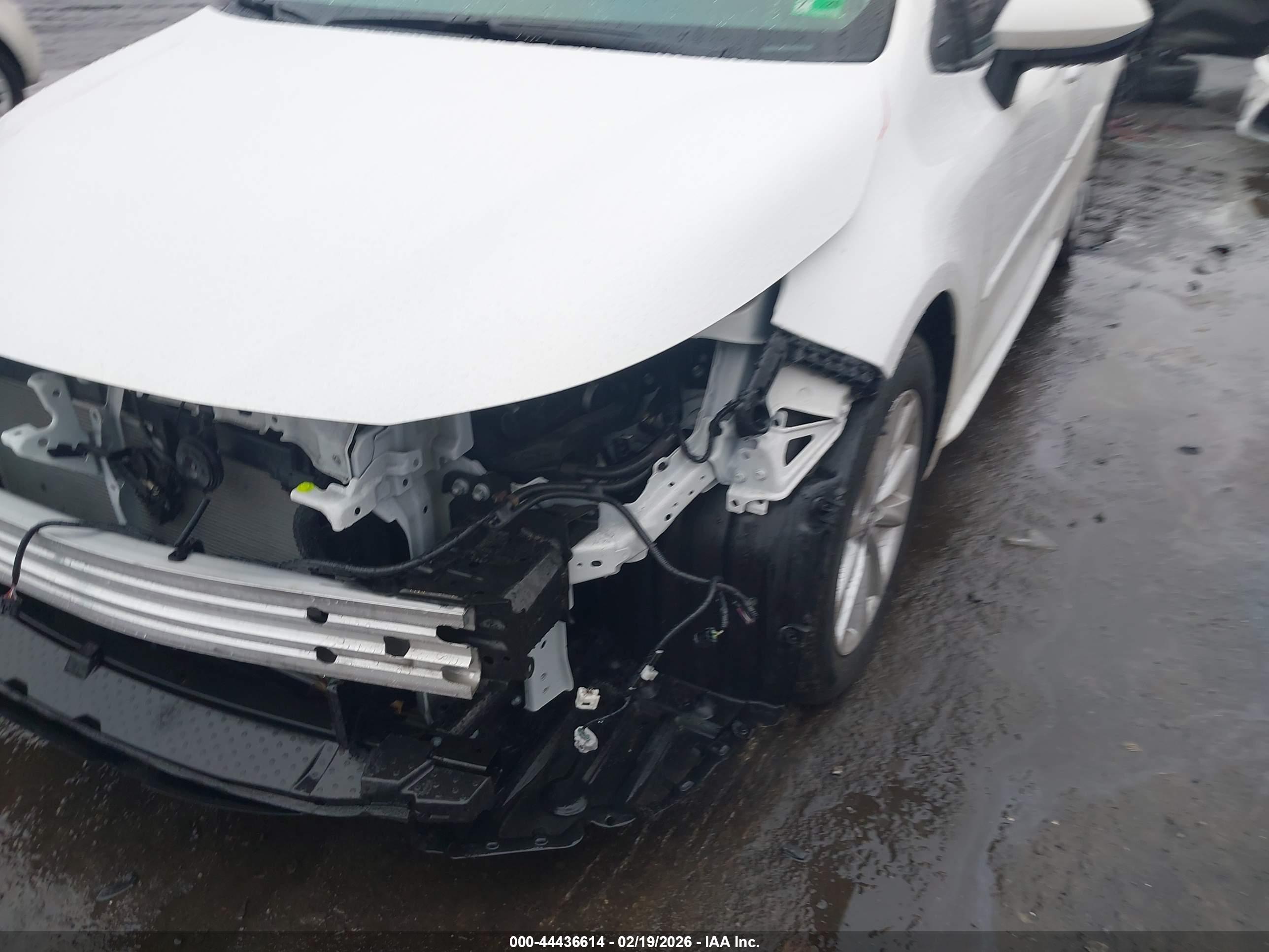 TOYOTA COROLLA image 6