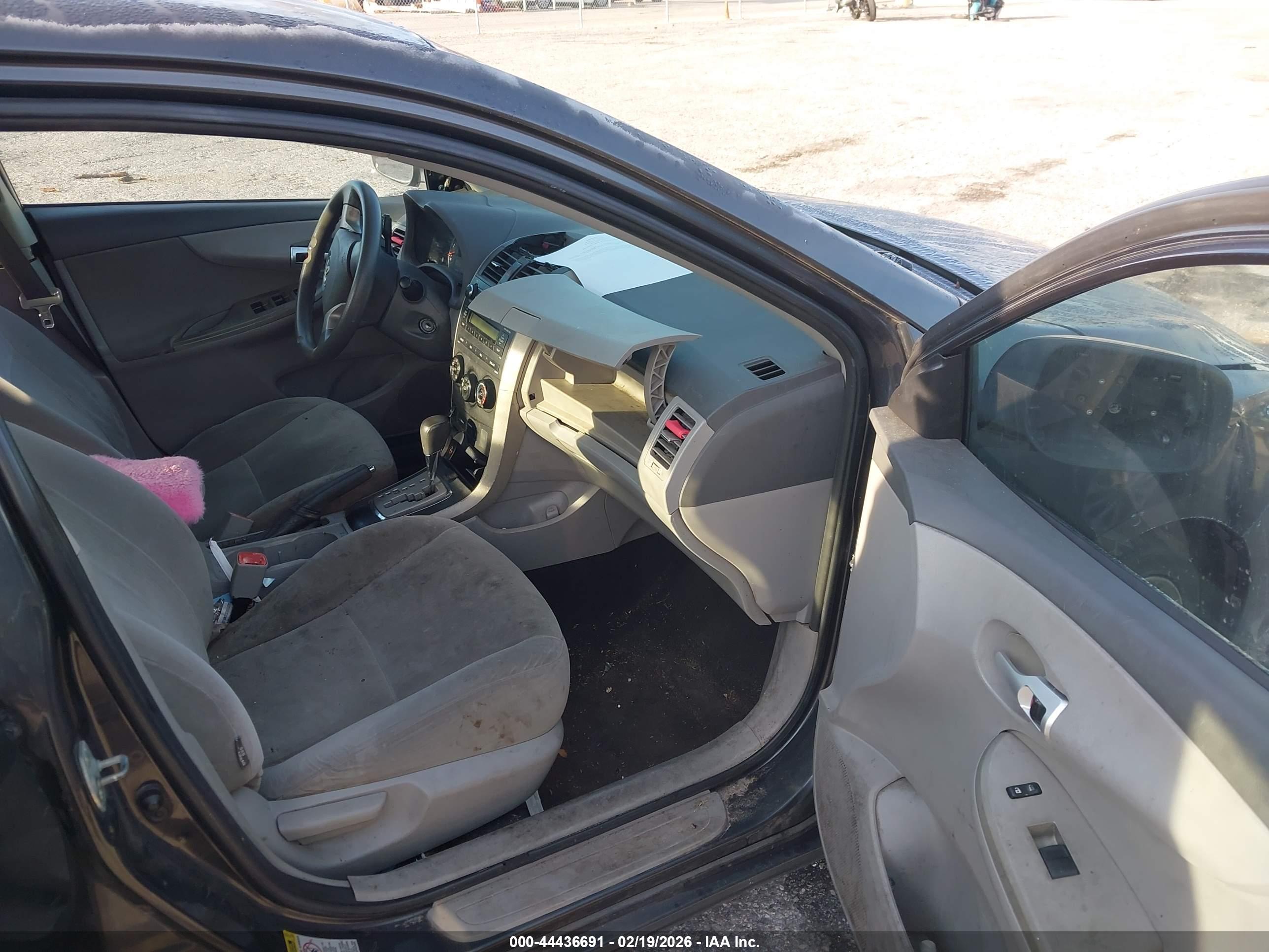 TOYOTA COROLLA image 5