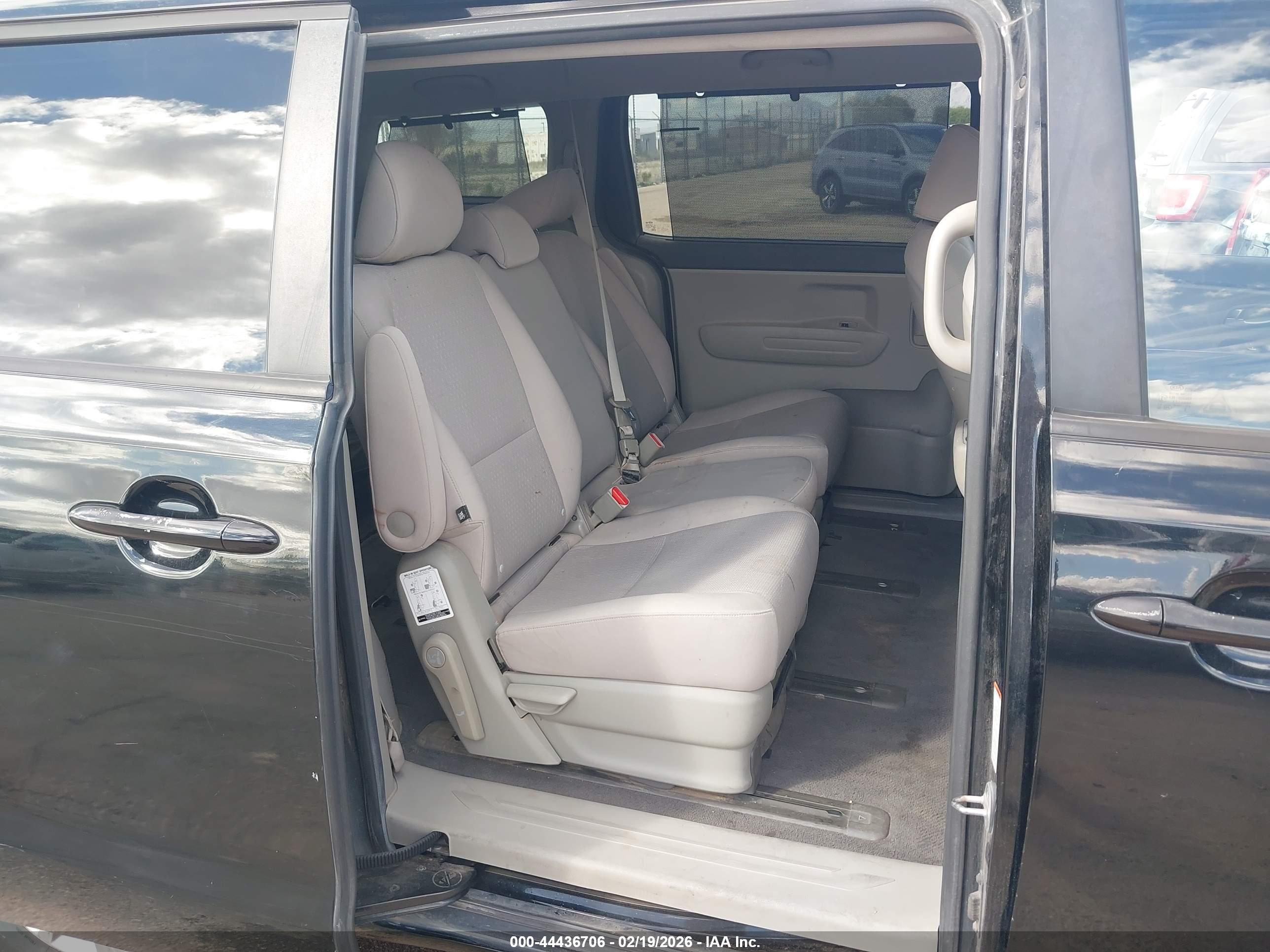 KIA SEDONA image 8