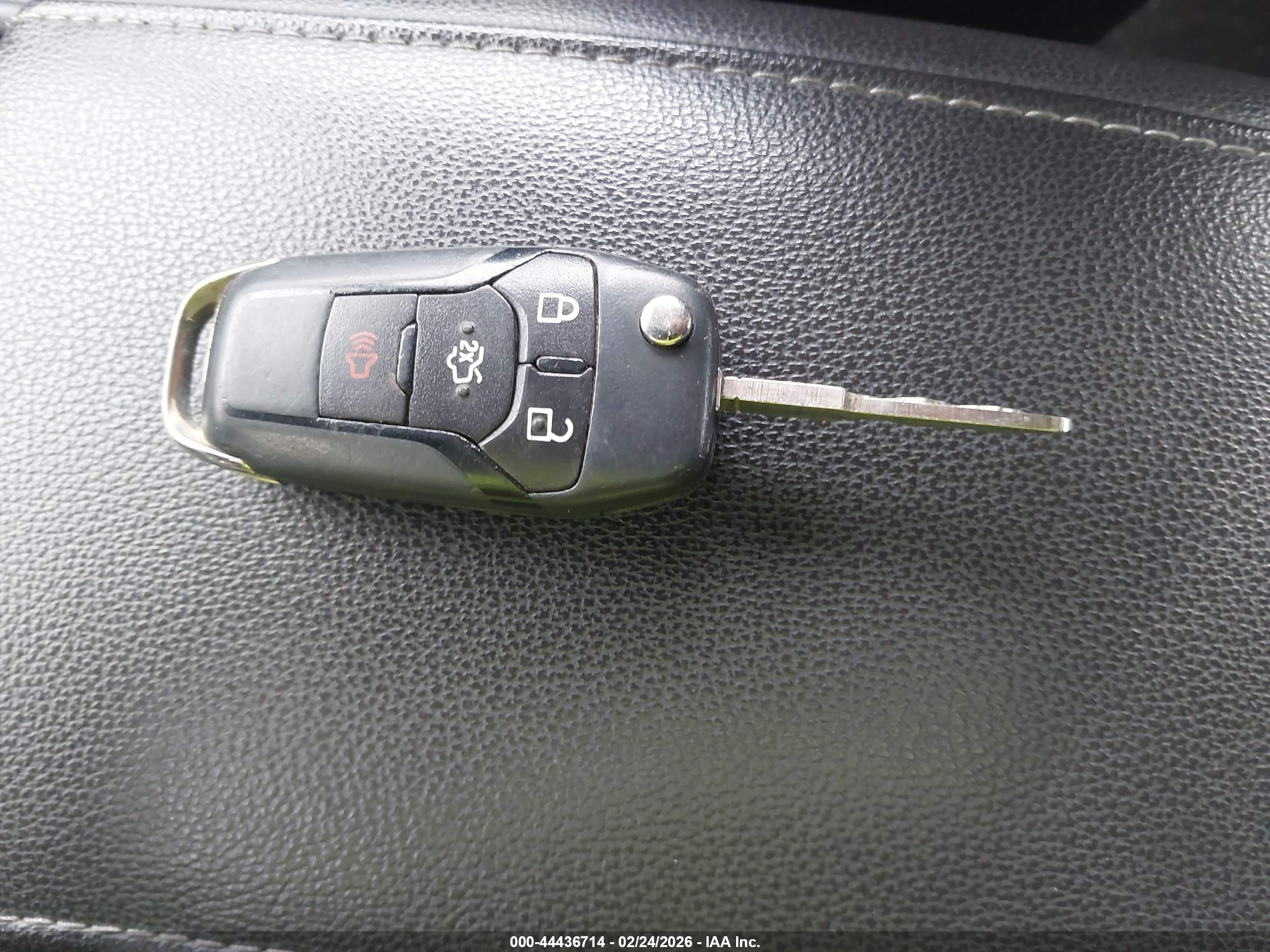 FORD FUSION image 11