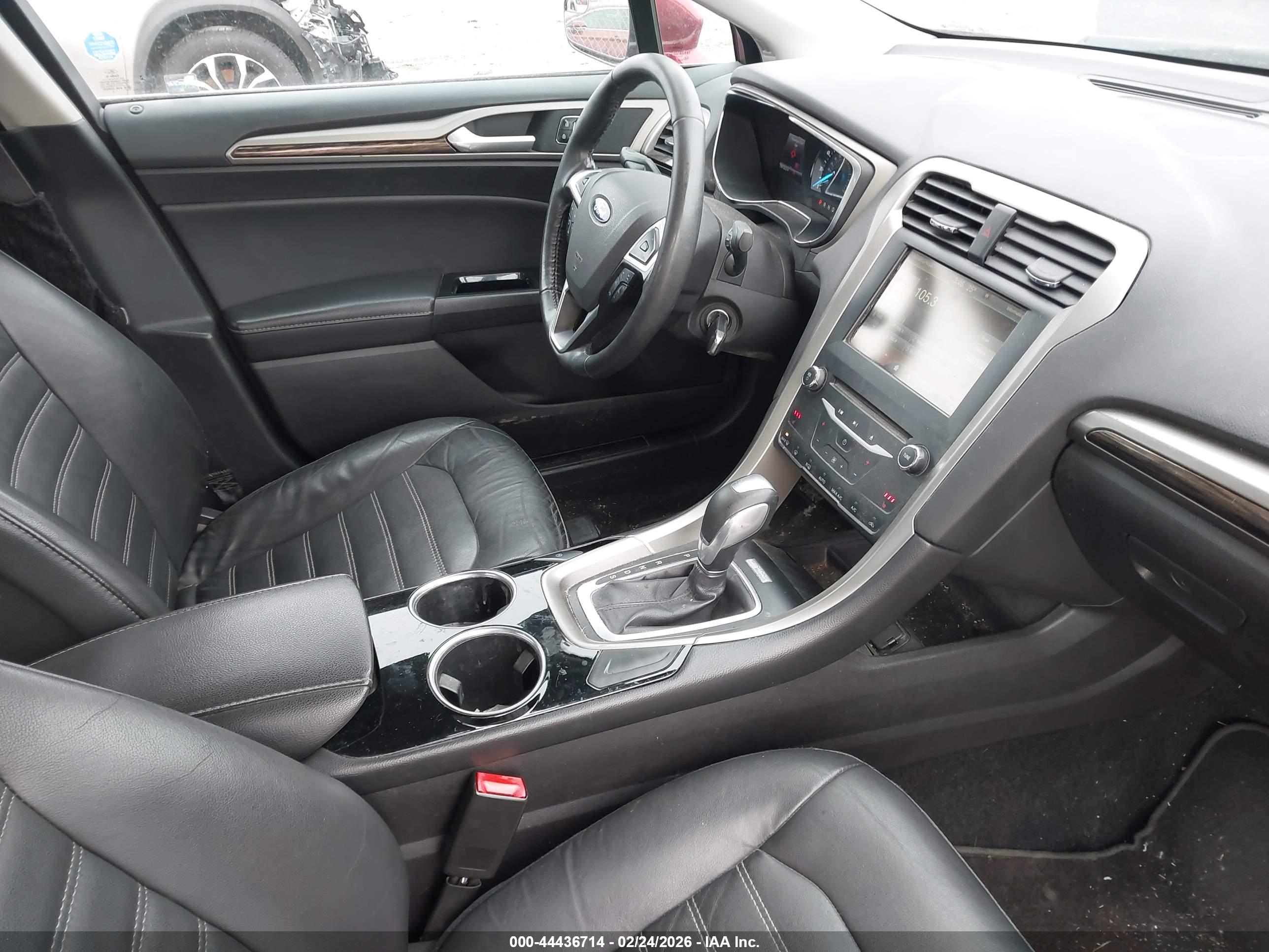 FORD FUSION image 5