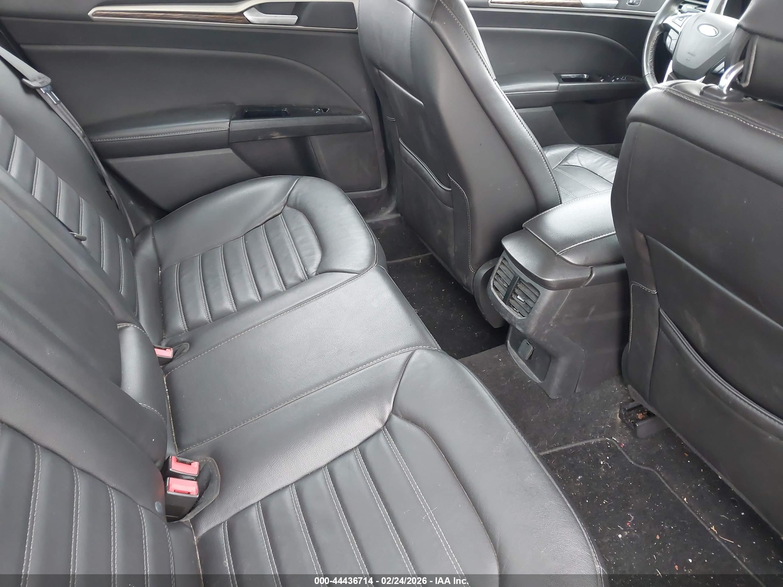 FORD FUSION image 8