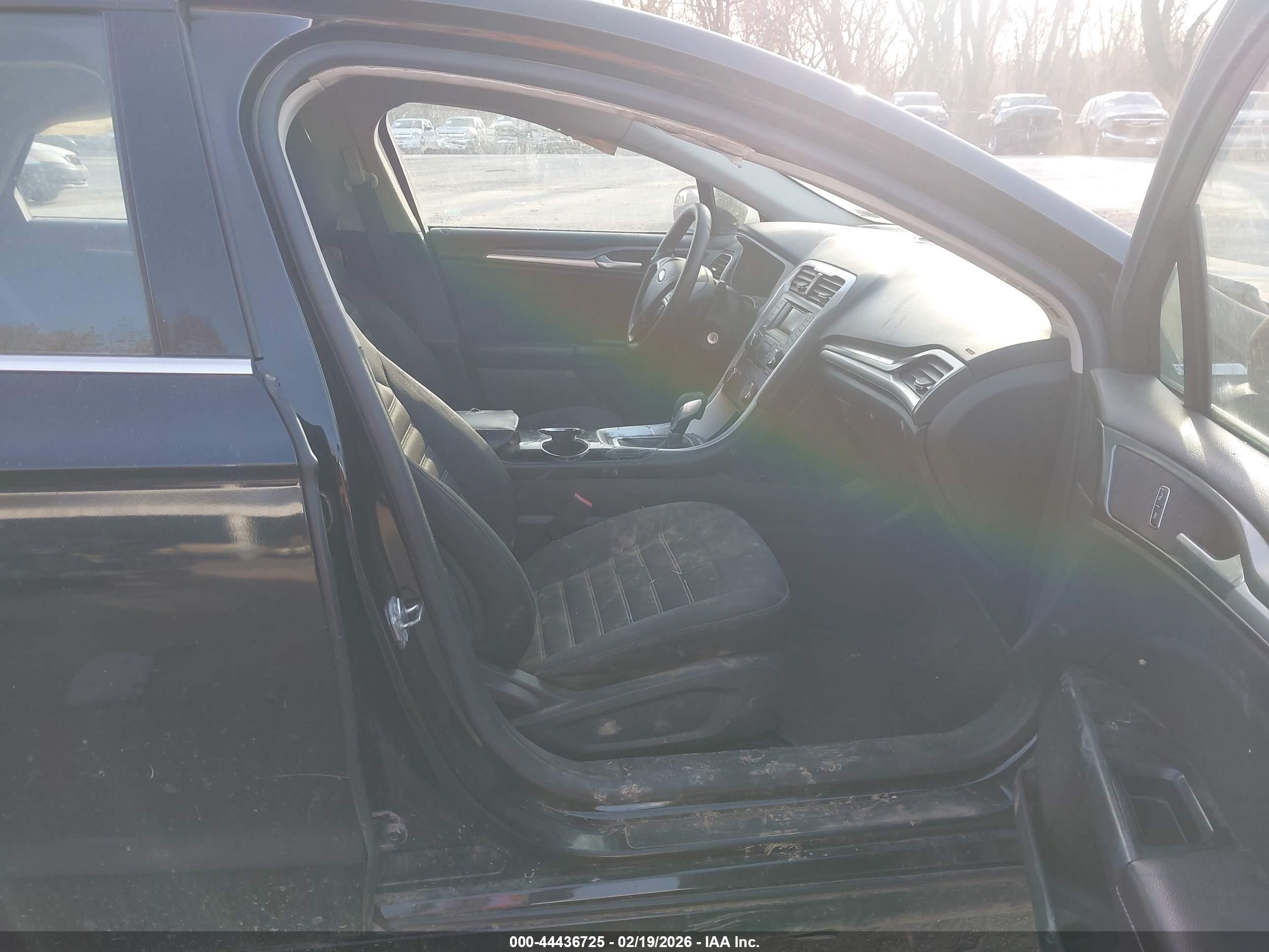 FORD FUSION image 5