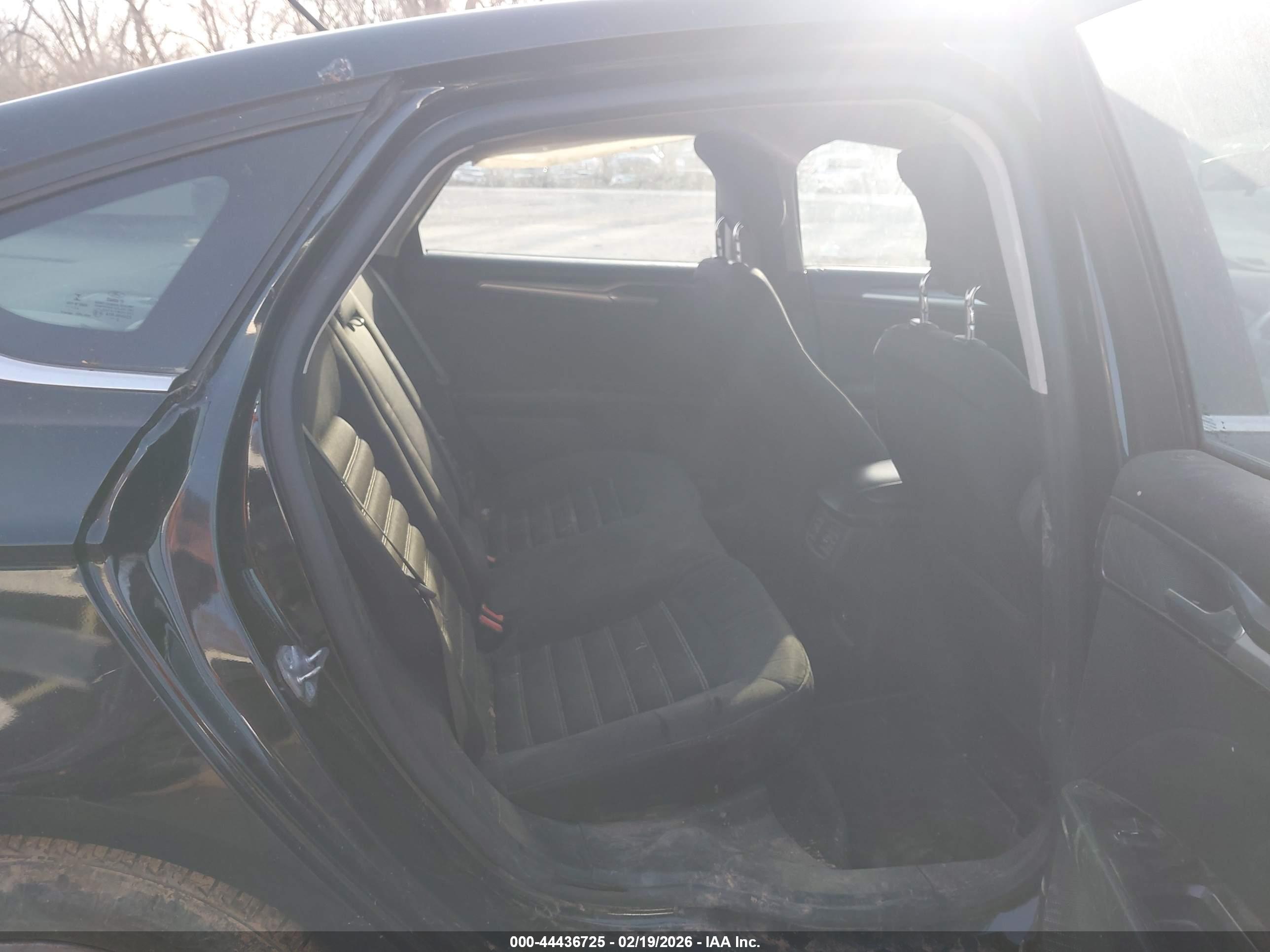 FORD FUSION image 8