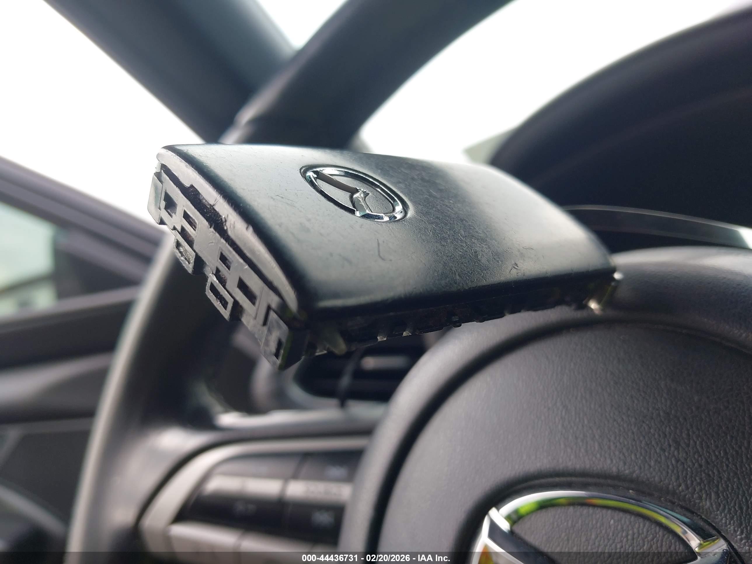 MAZDA MAZDA3 image 11