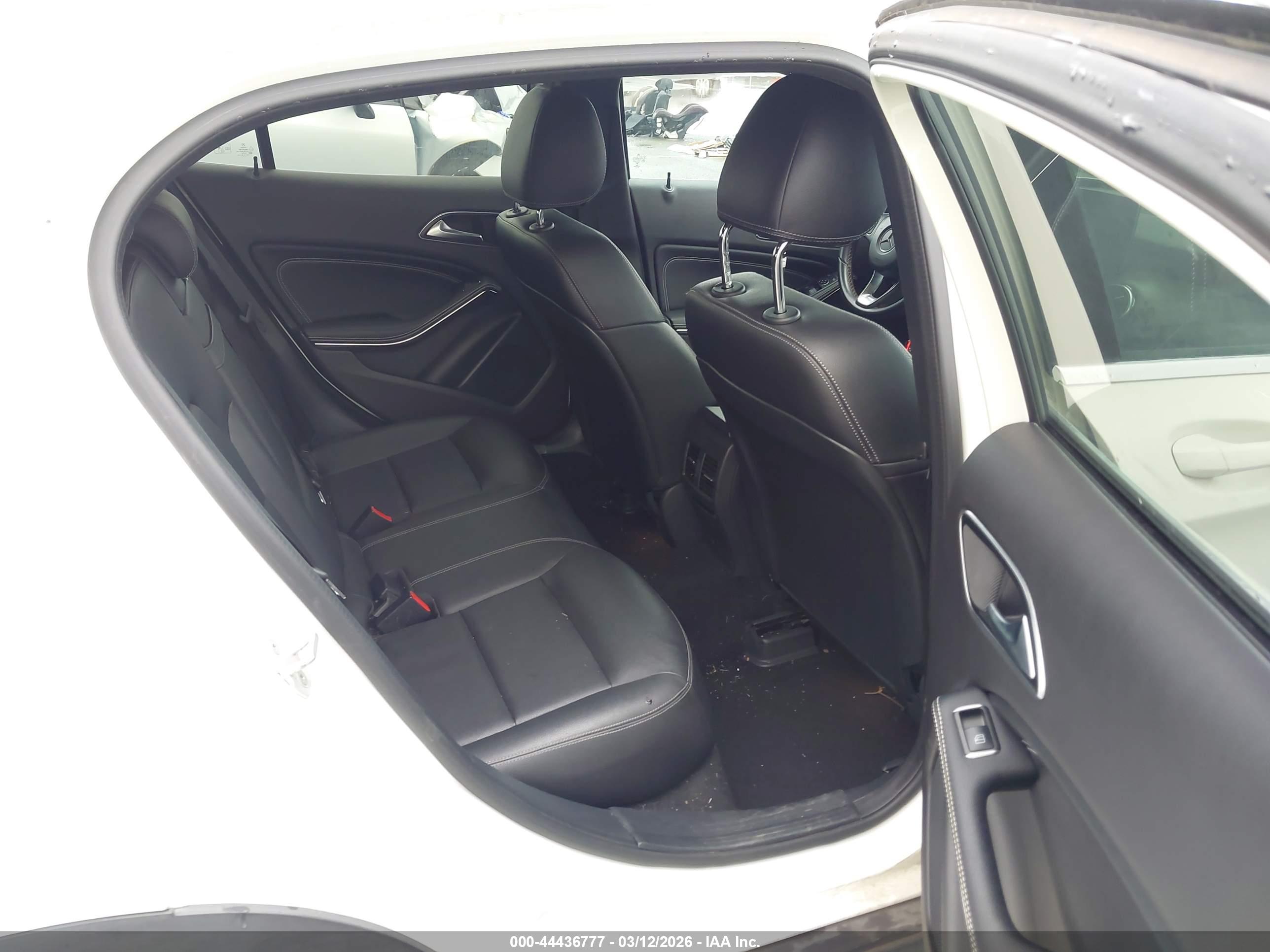 MERCEDES-BENZ GLA image 8