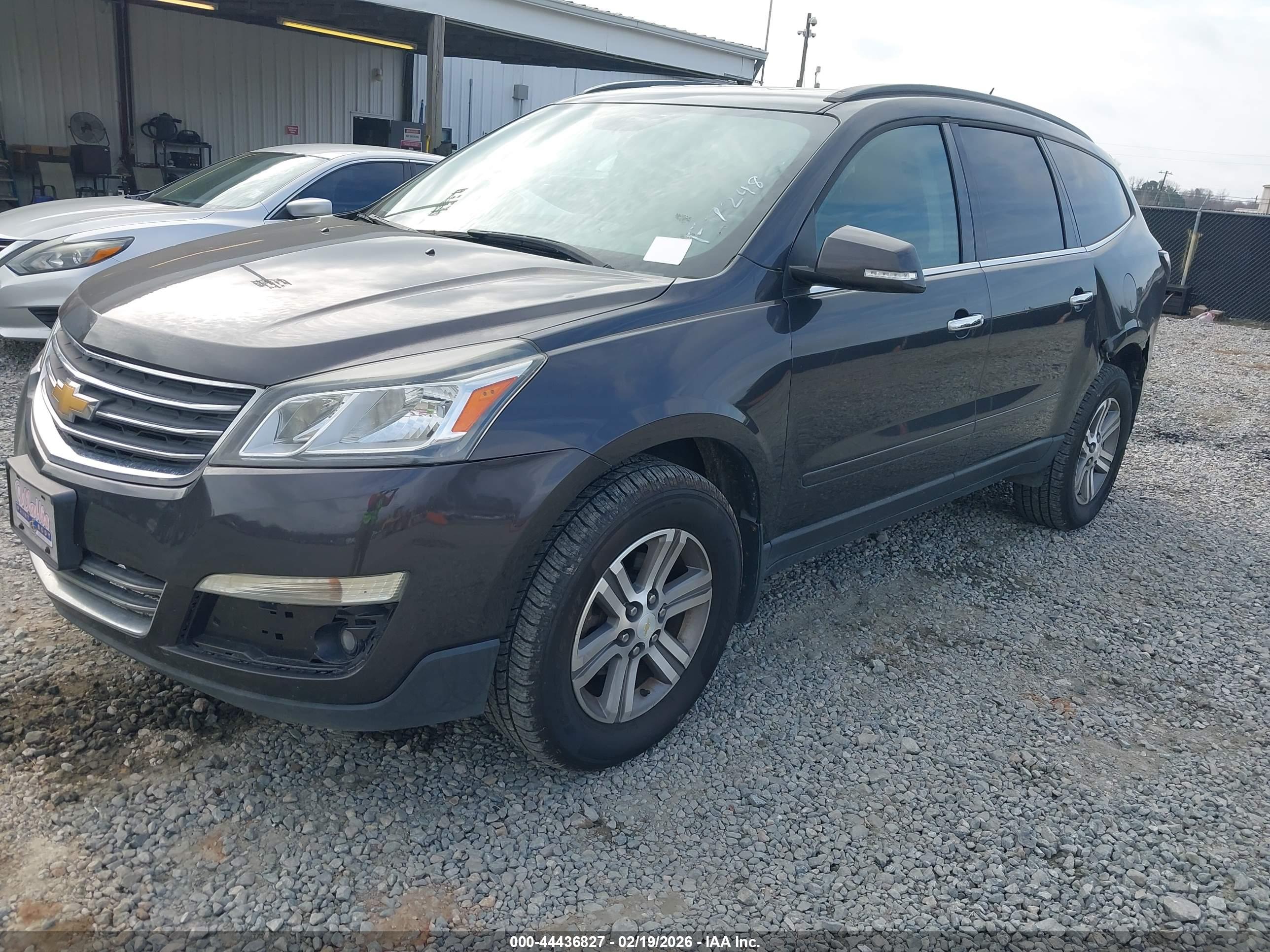 CHEVROLET TRAVERSE image 2