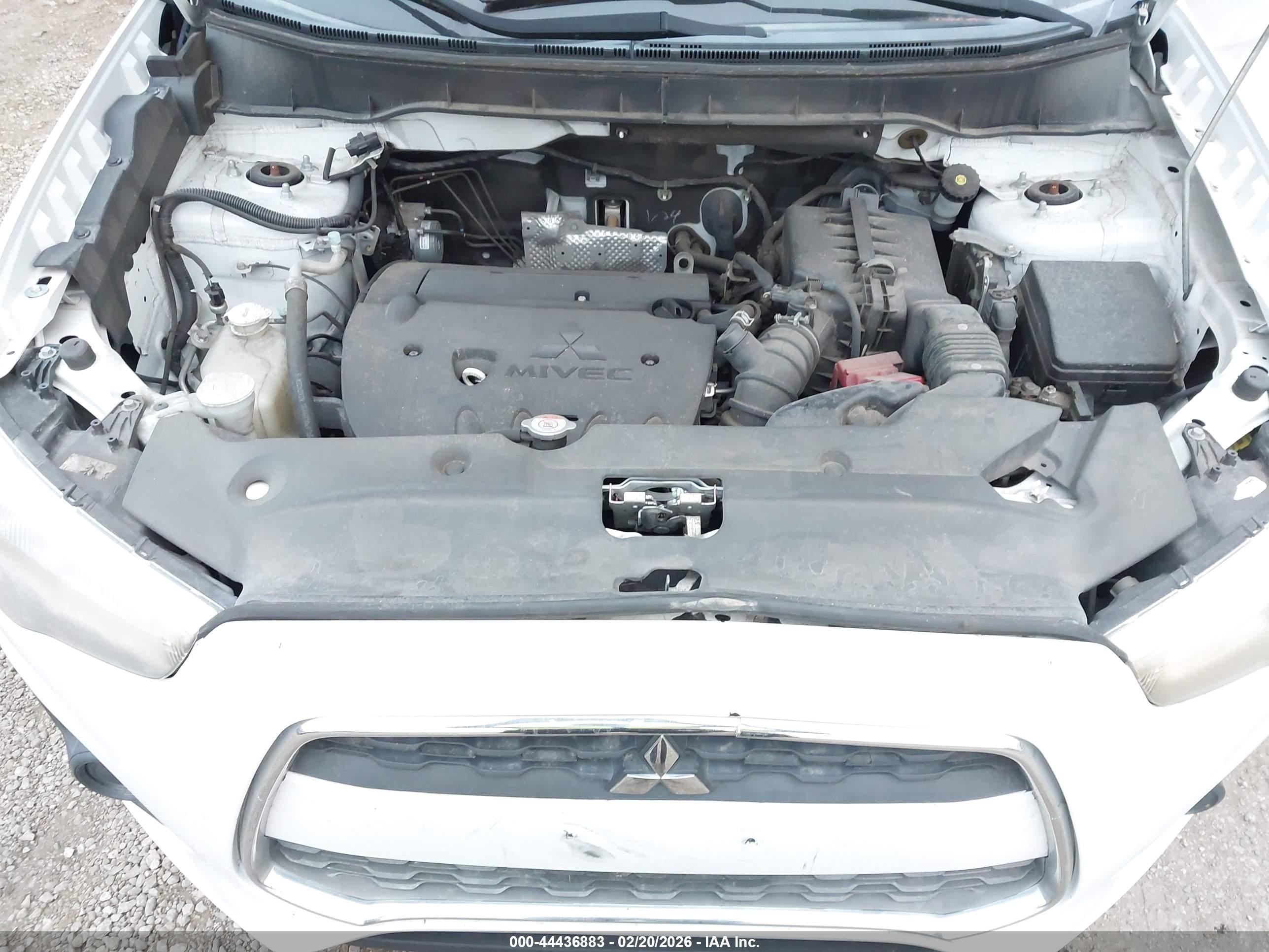 MITSUBISHI OUTLANDER image 10