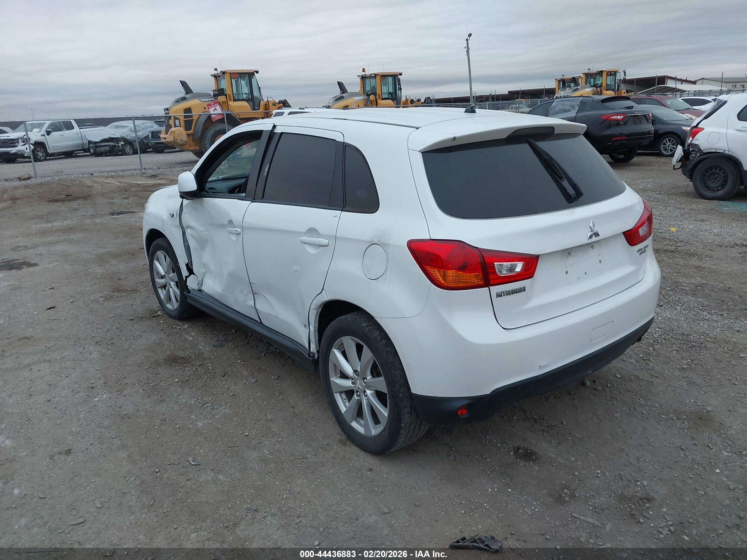 MITSUBISHI OUTLANDER image 3