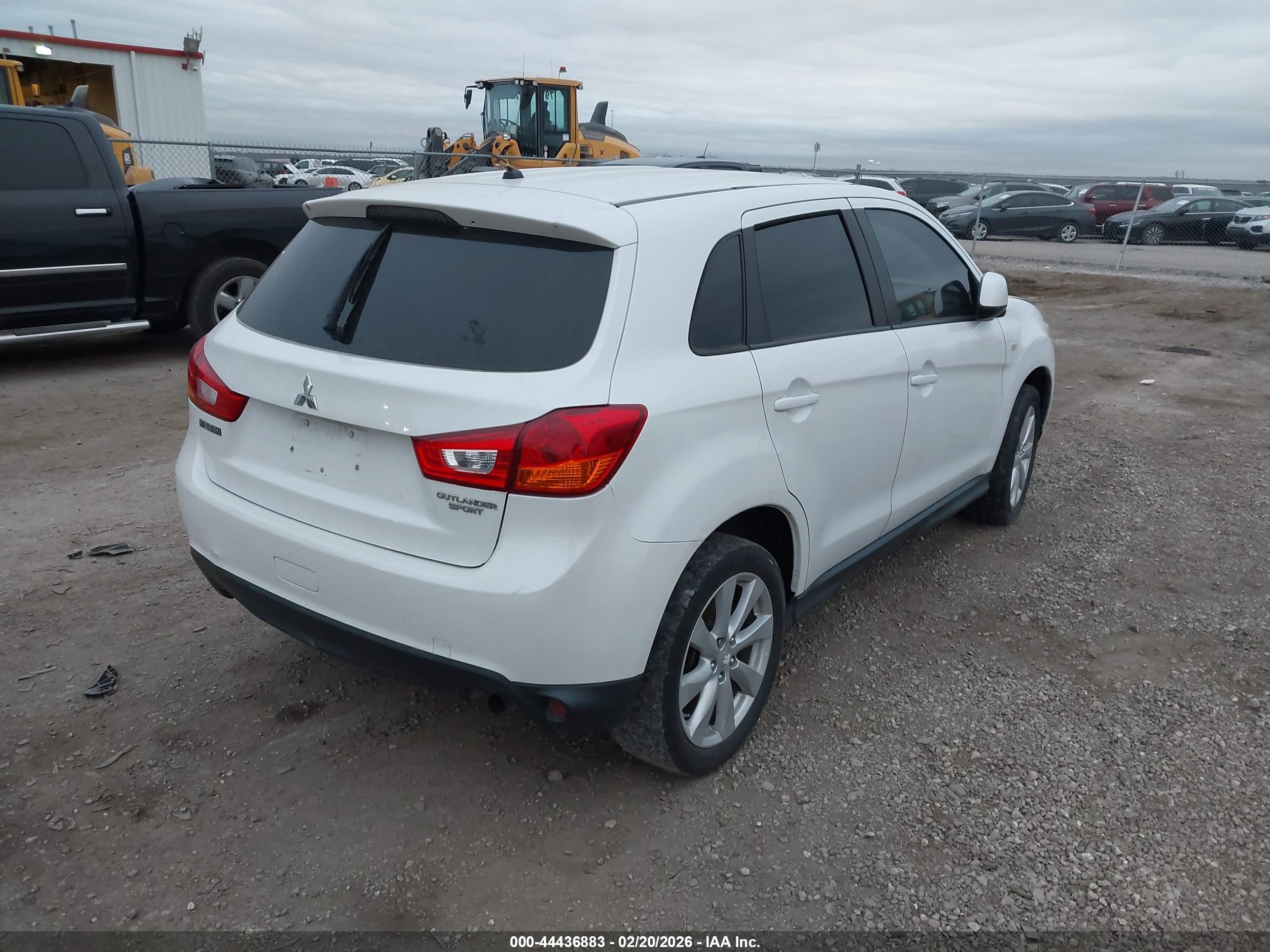 MITSUBISHI OUTLANDER image 4