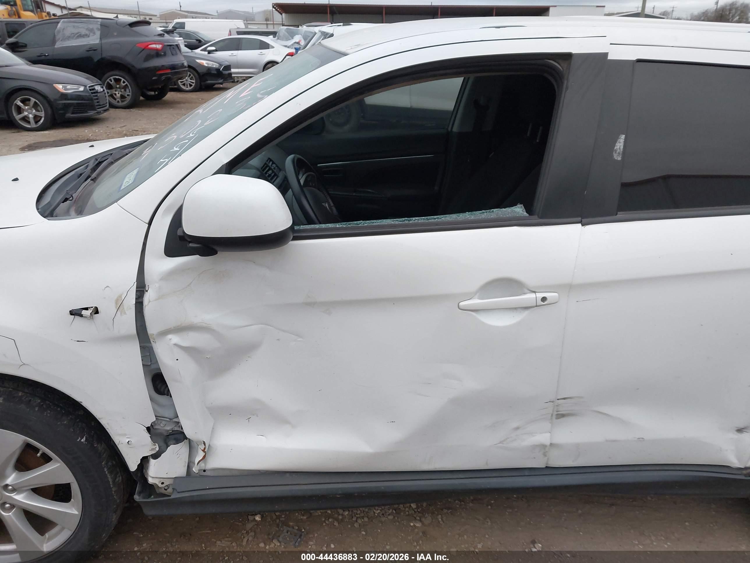 MITSUBISHI OUTLANDER image 6