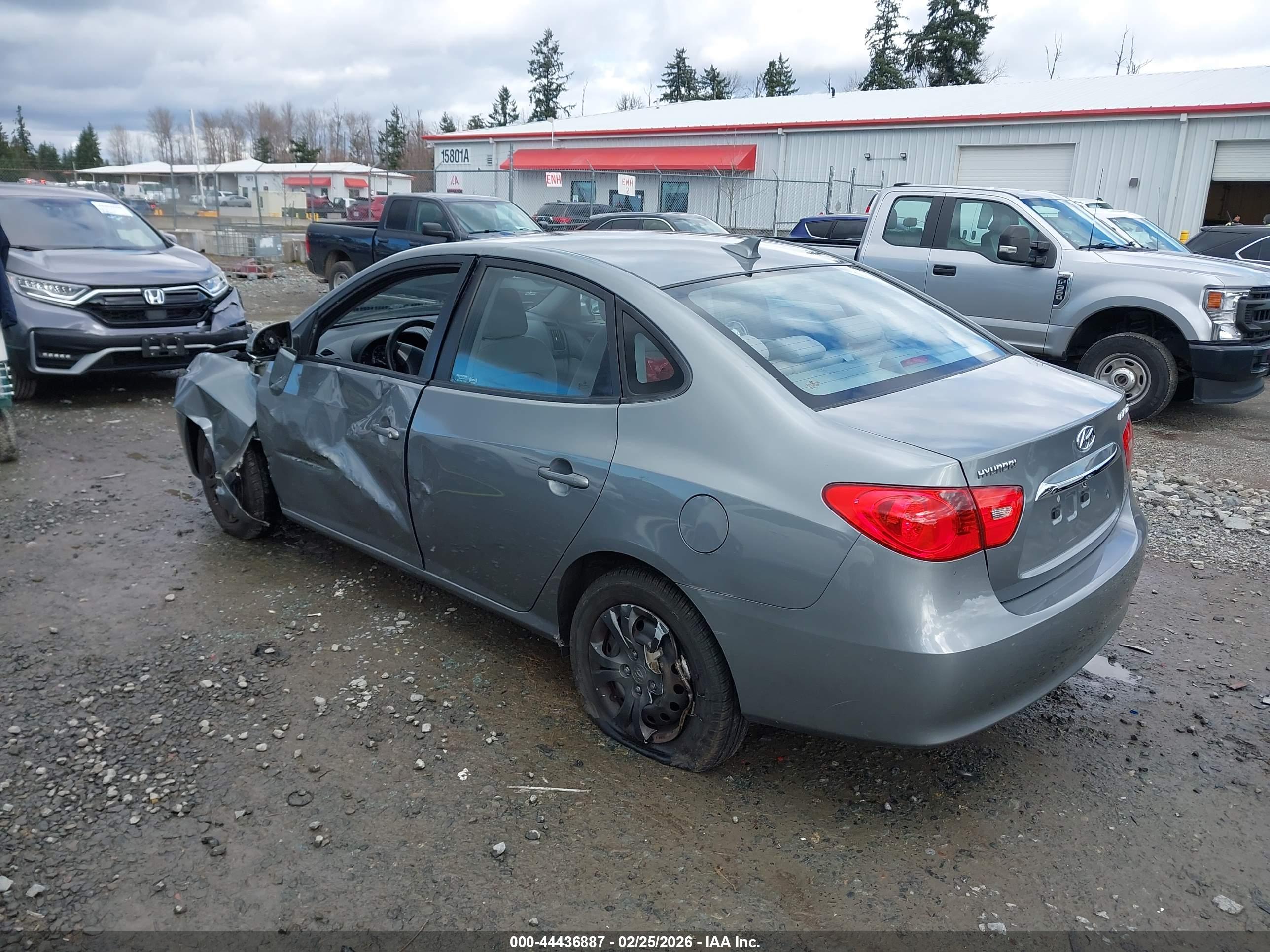HYUNDAI ELANTRA image 3