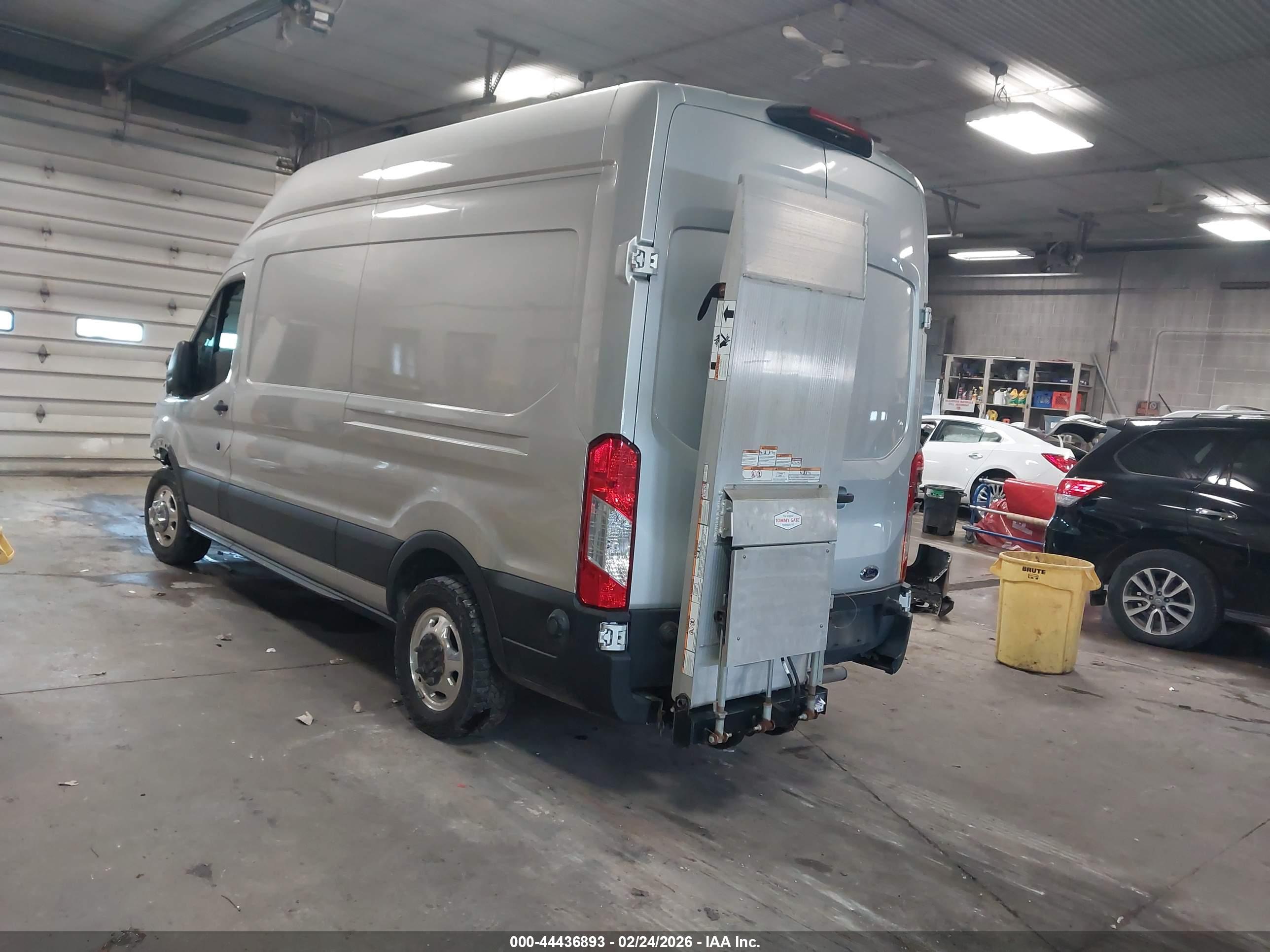 FORD TRANSIT-350 image 3
