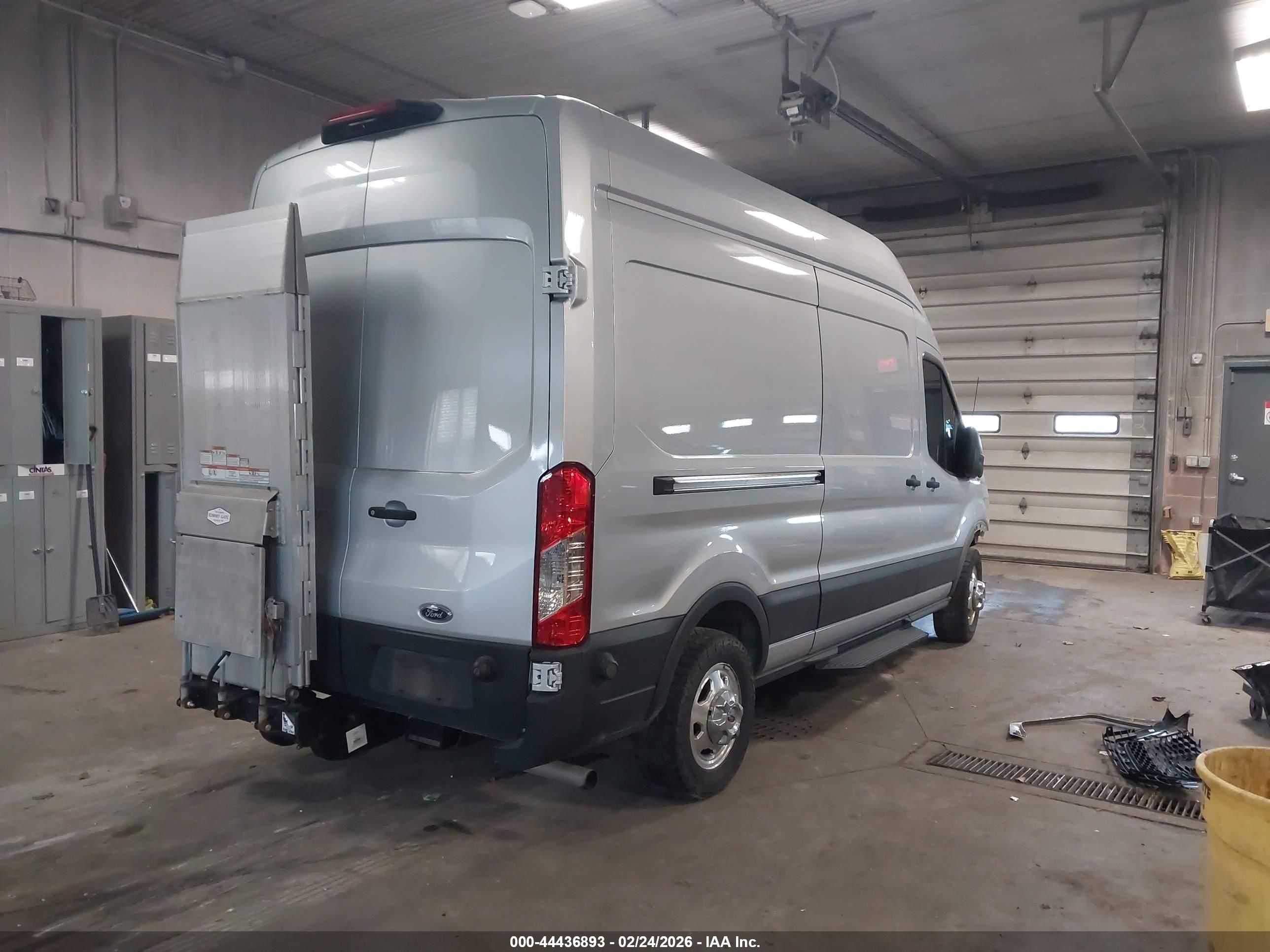 FORD TRANSIT-350 image 4
