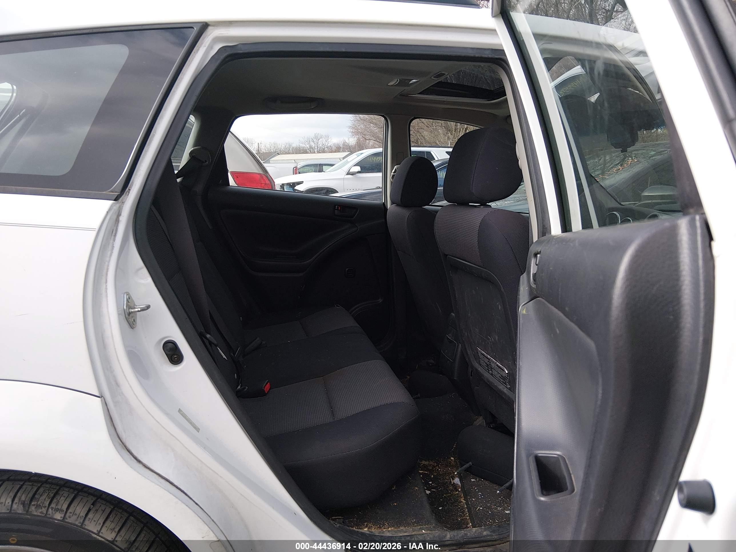 PONTIAC VIBE image 8