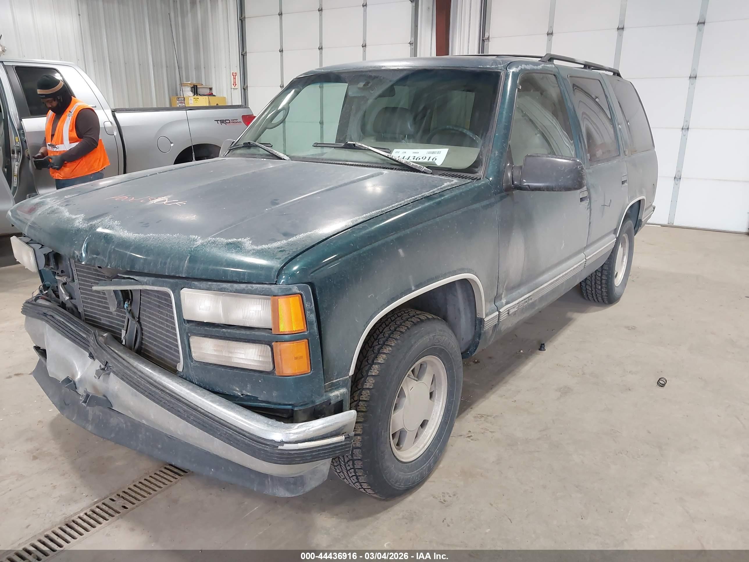 GMC YUKON image 2
