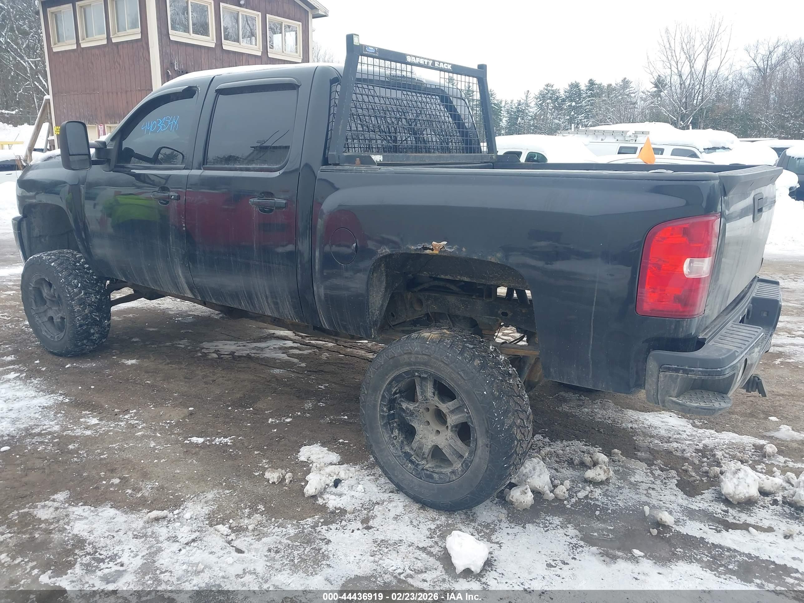 CHEVROLET SILVERADO image 3