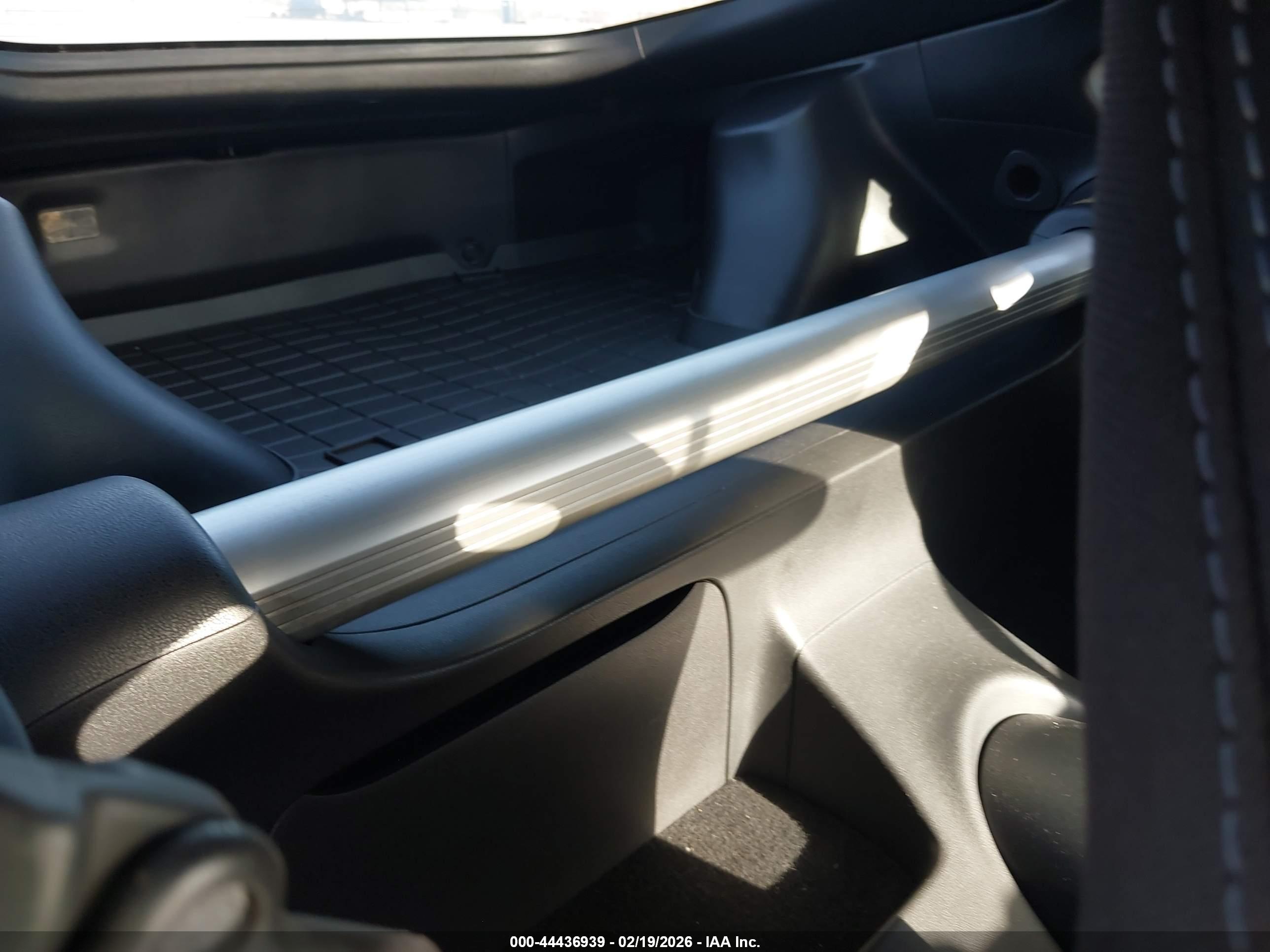 NISSAN 370Z image 8
