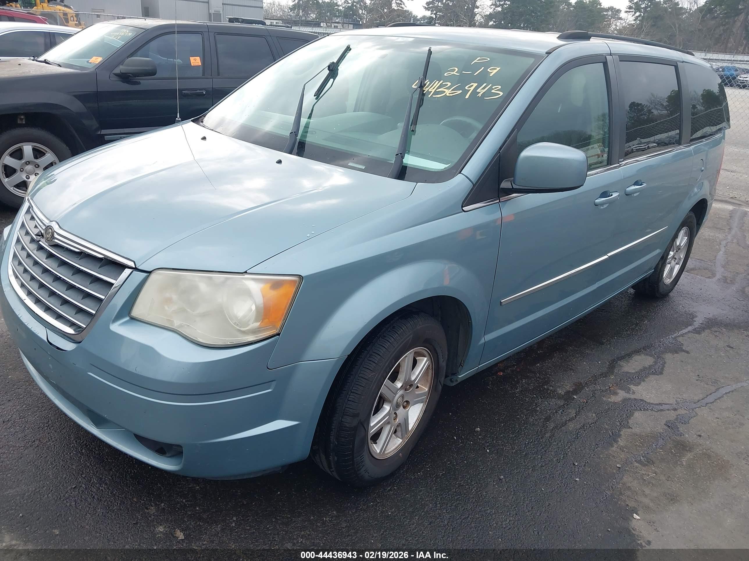 CHRYSLER TOWN image 2
