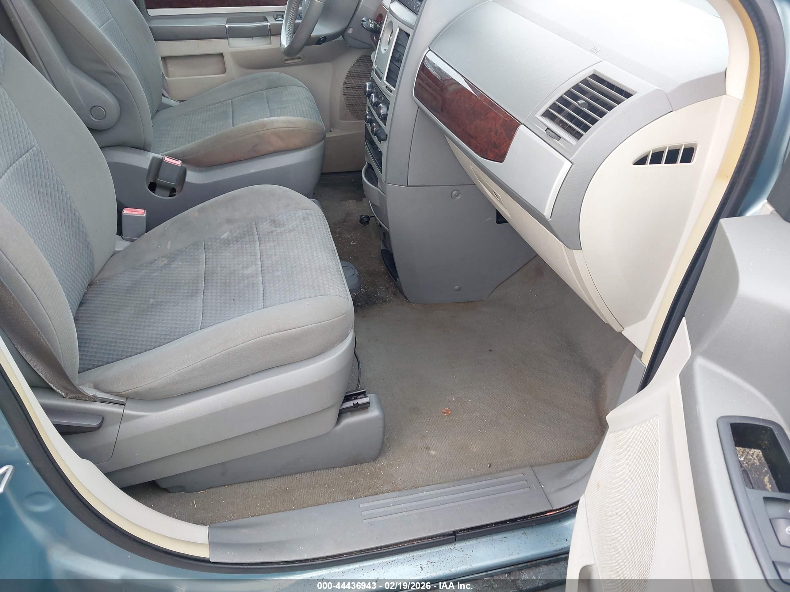 CHRYSLER TOWN image 5