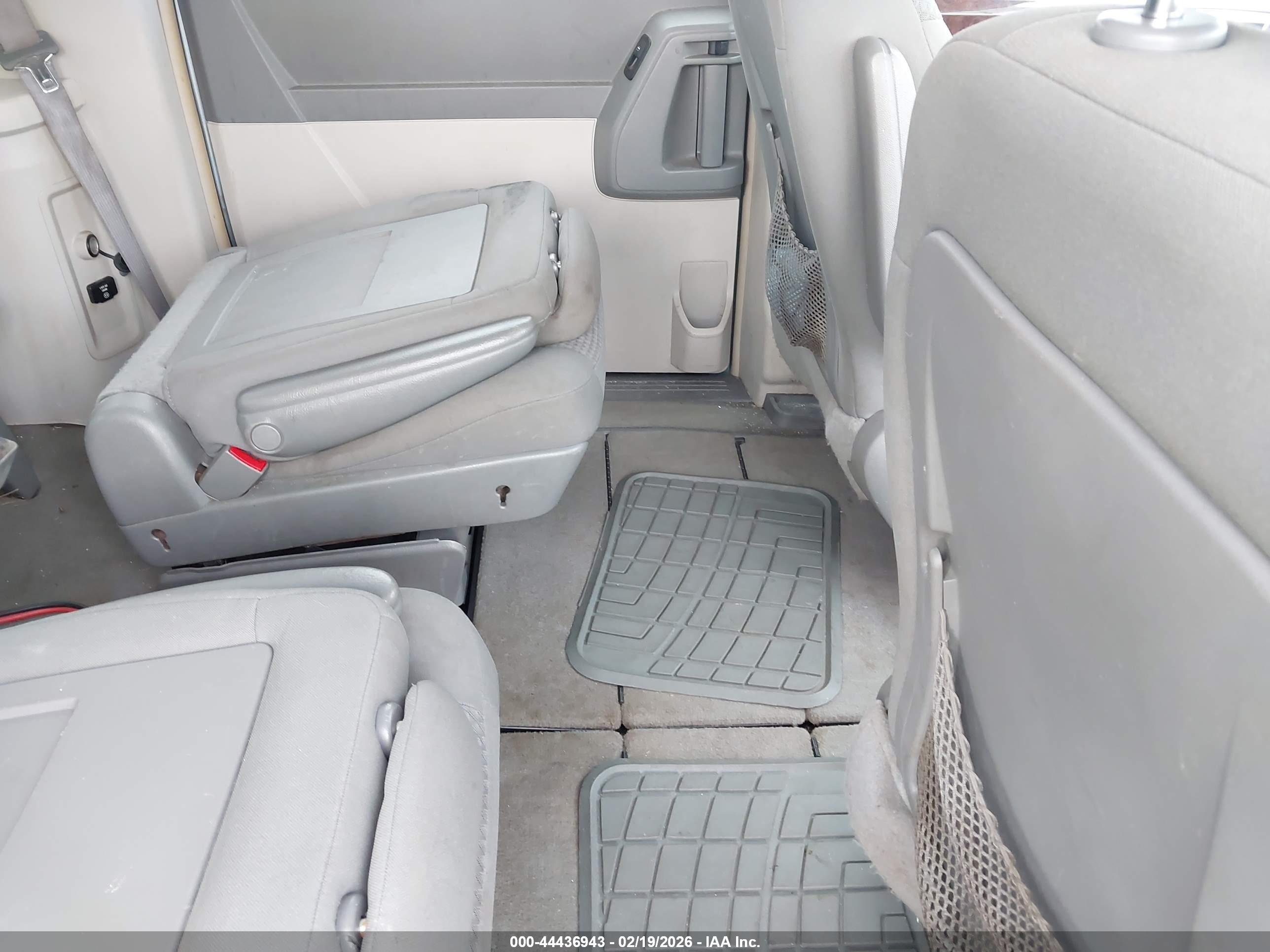 CHRYSLER TOWN image 8