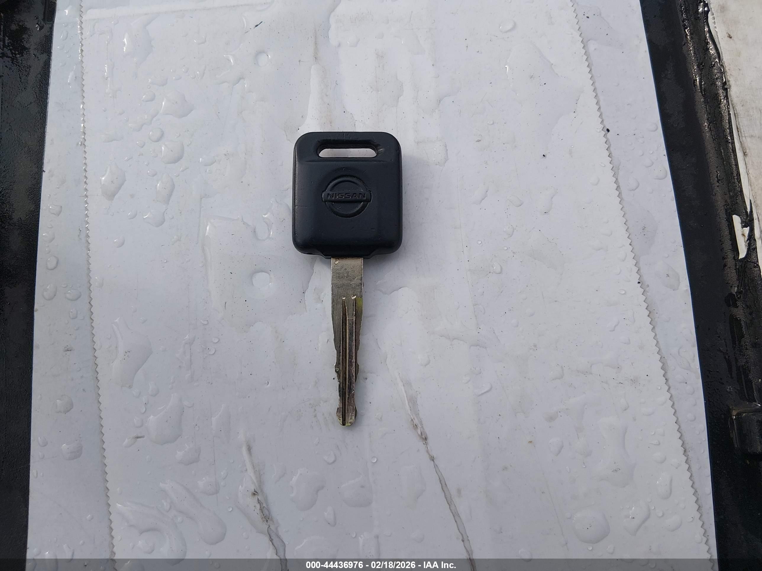 NISSAN VERSA image 11