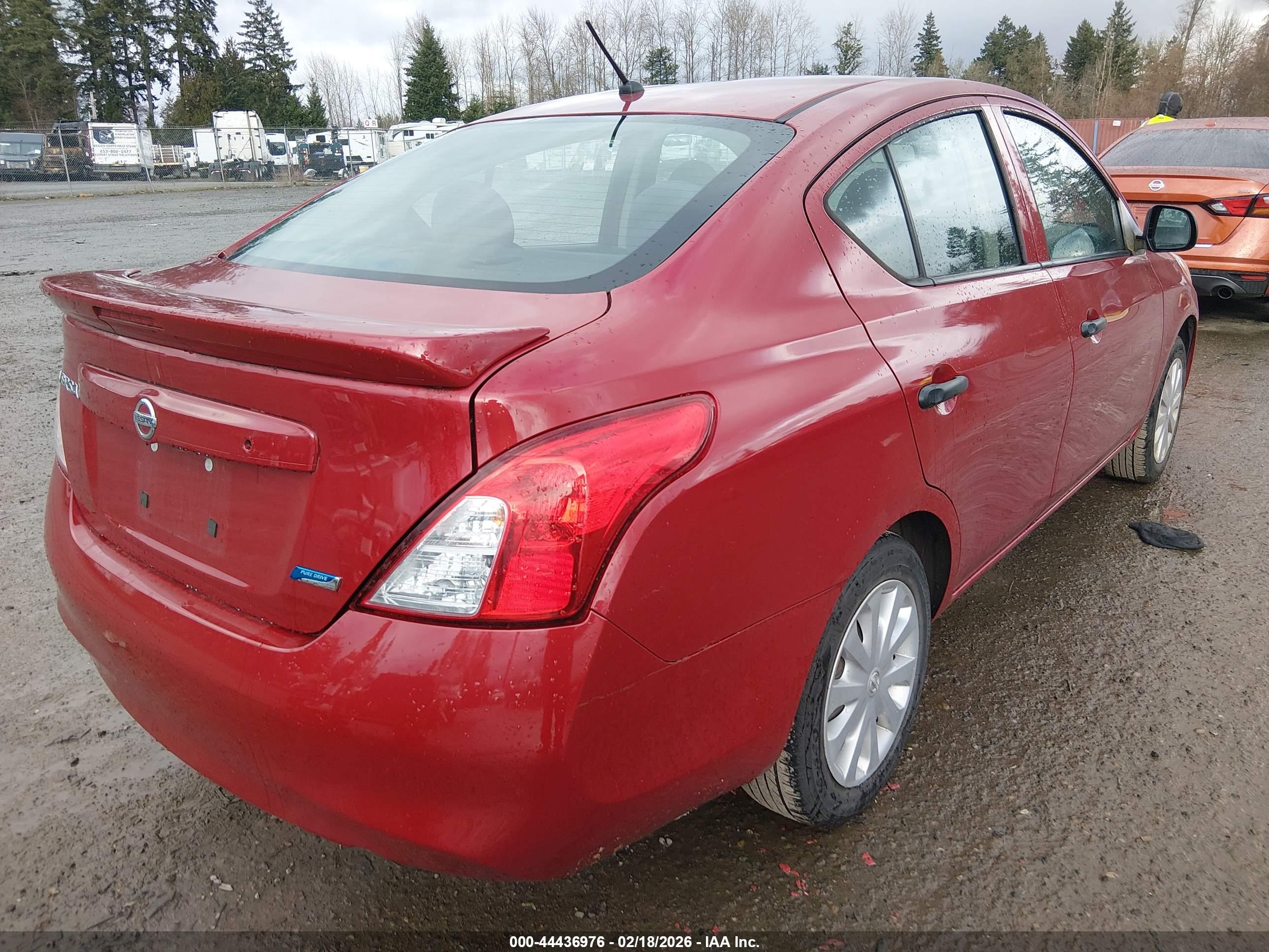 NISSAN VERSA image 6