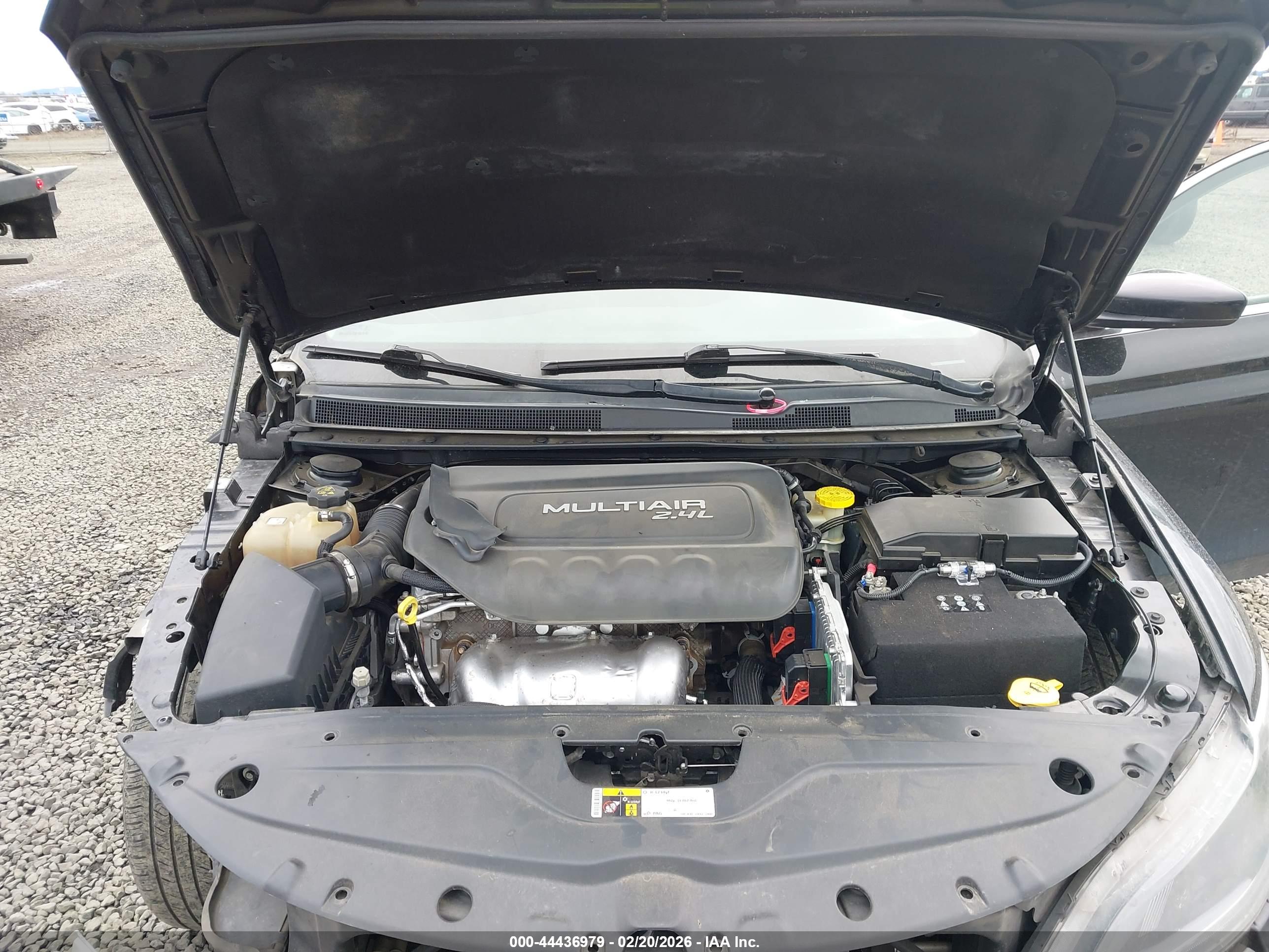 CHRYSLER 200 image 10