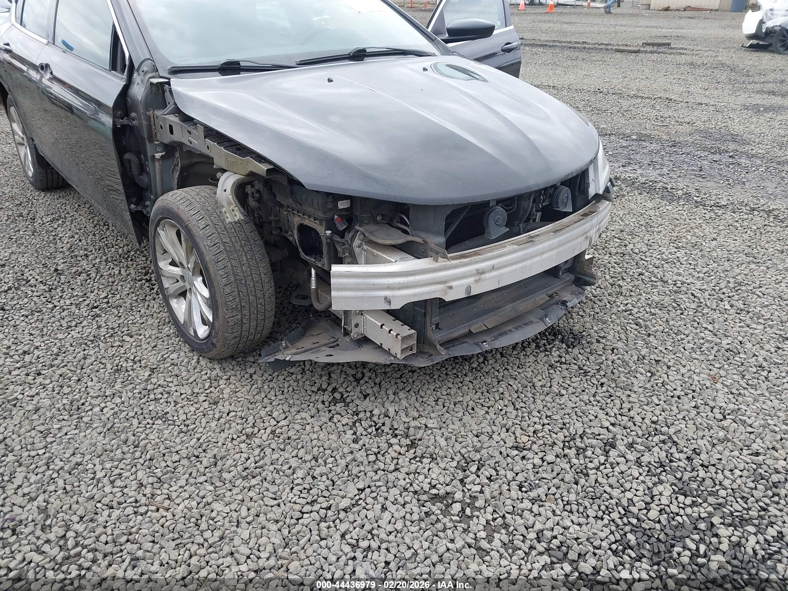 CHRYSLER 200 image 6