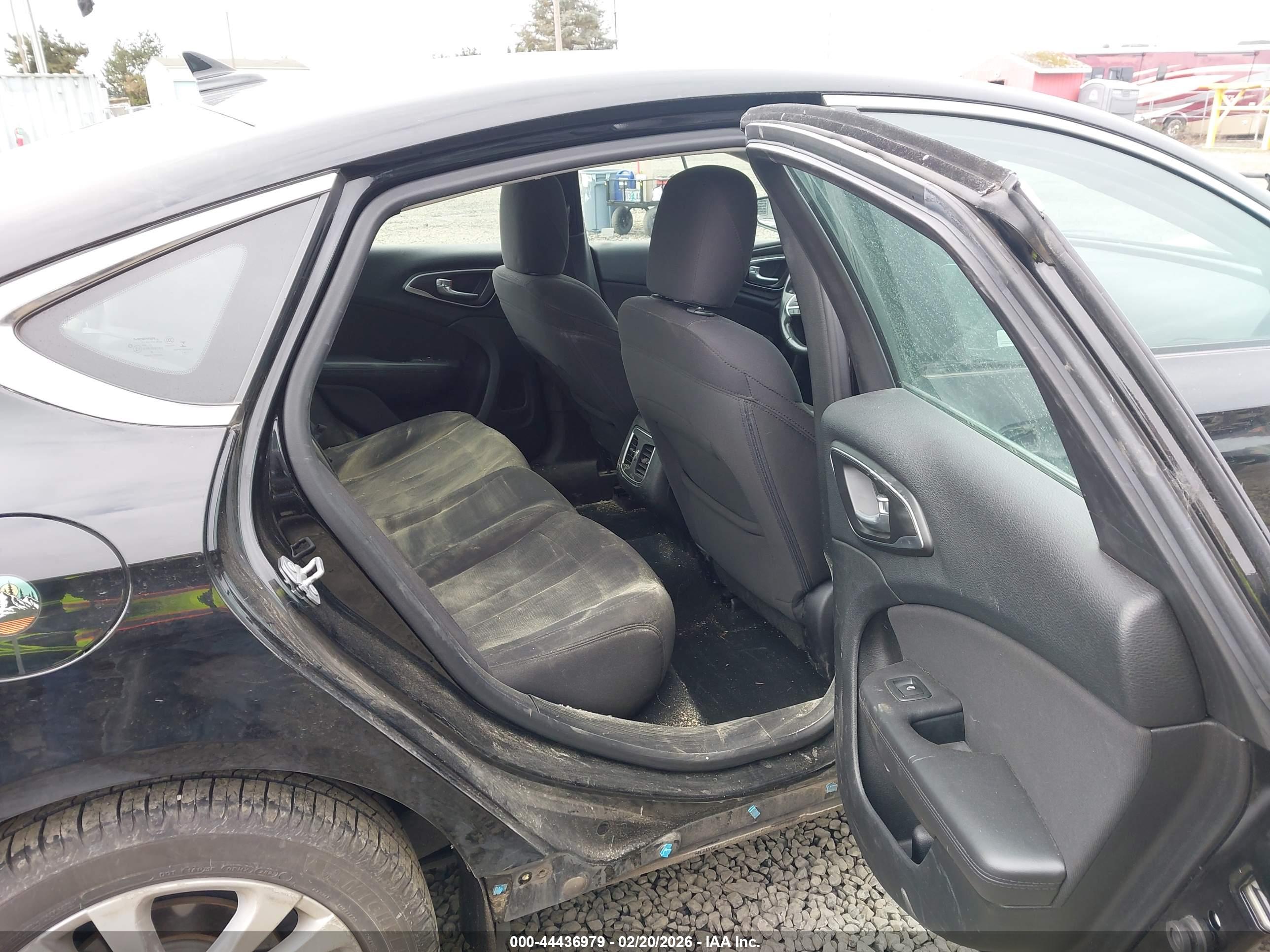 CHRYSLER 200 image 8