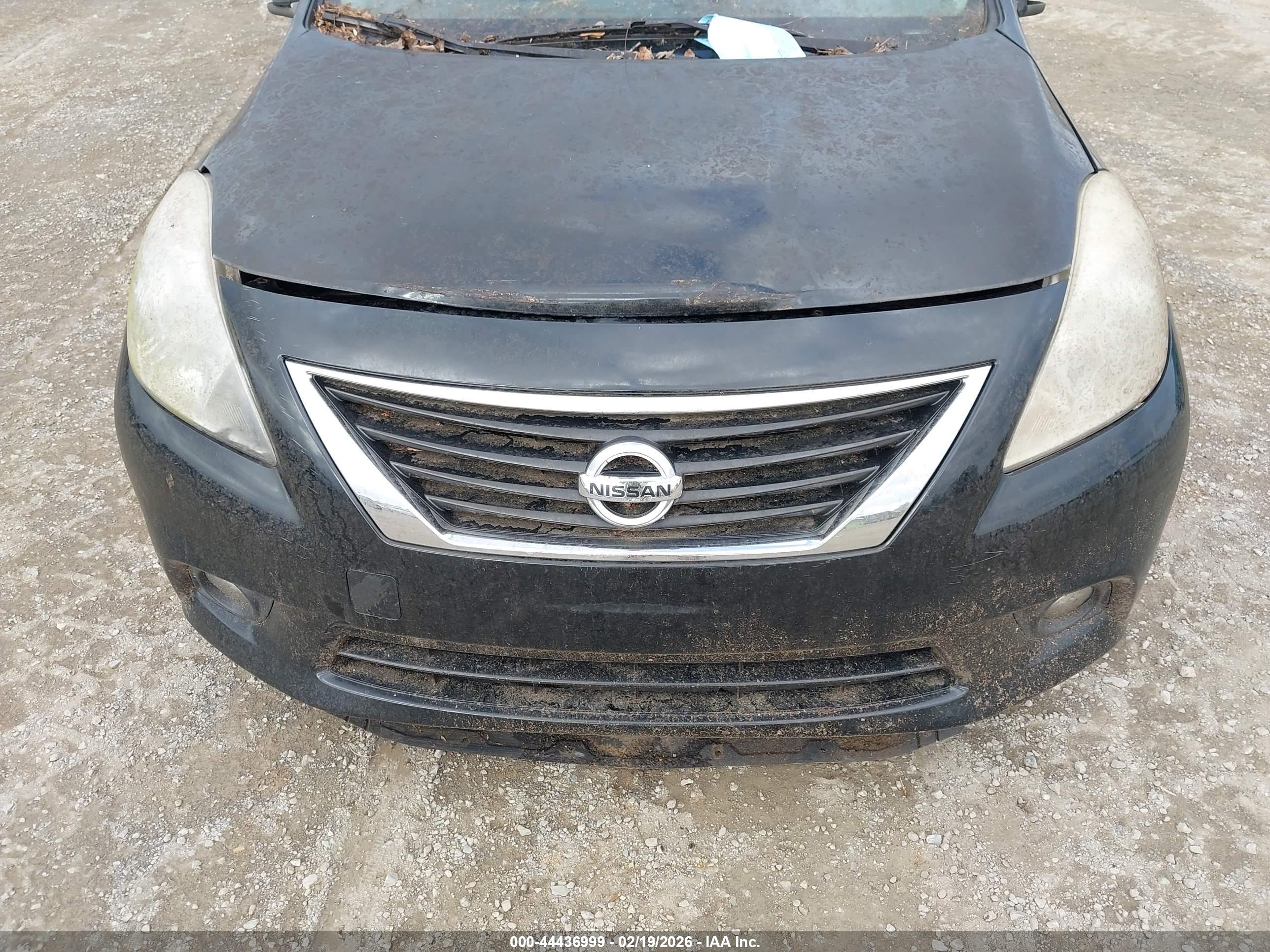 NISSAN VERSA image 6