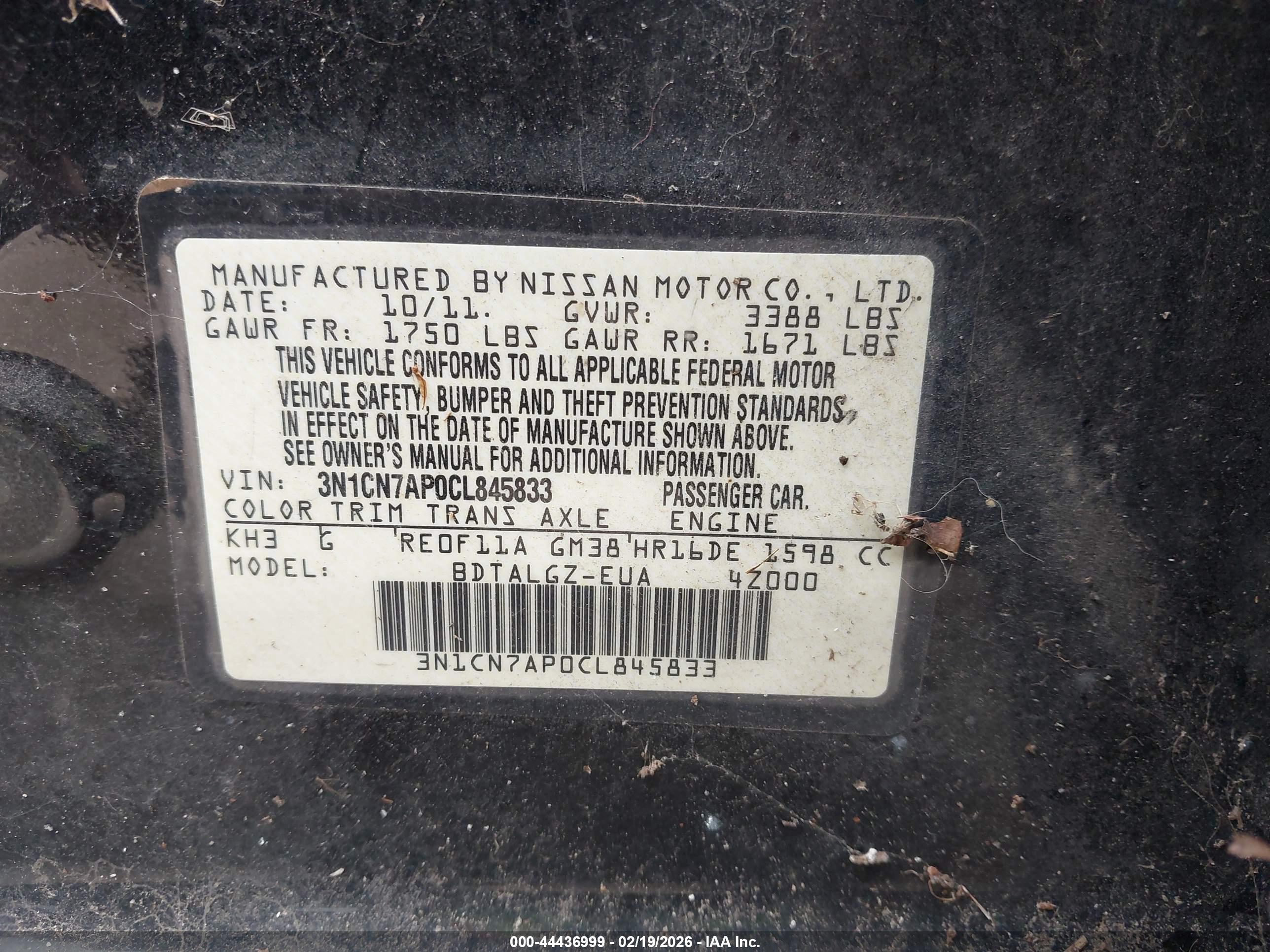 NISSAN VERSA image 9