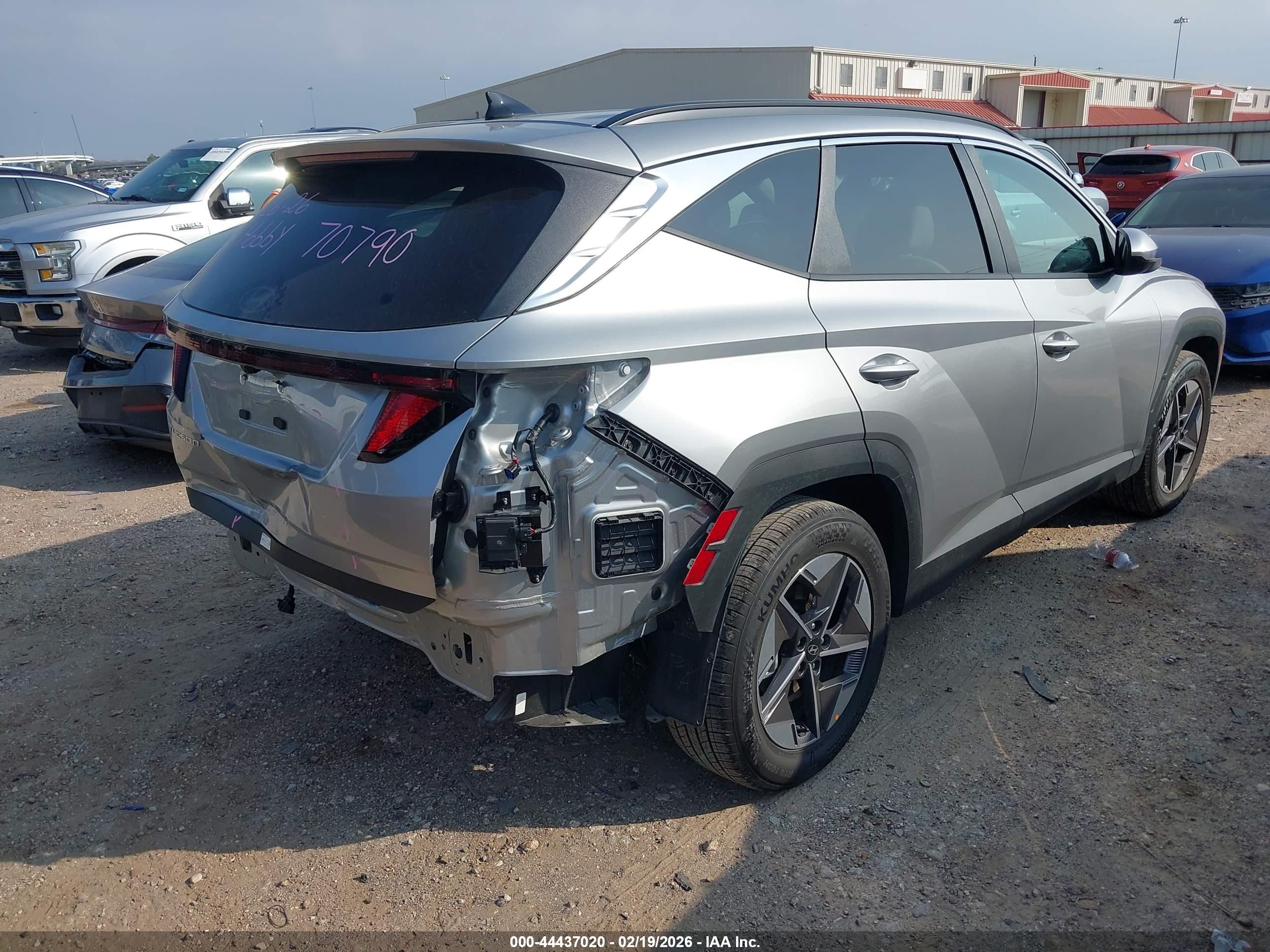HYUNDAI TUCSON image 4