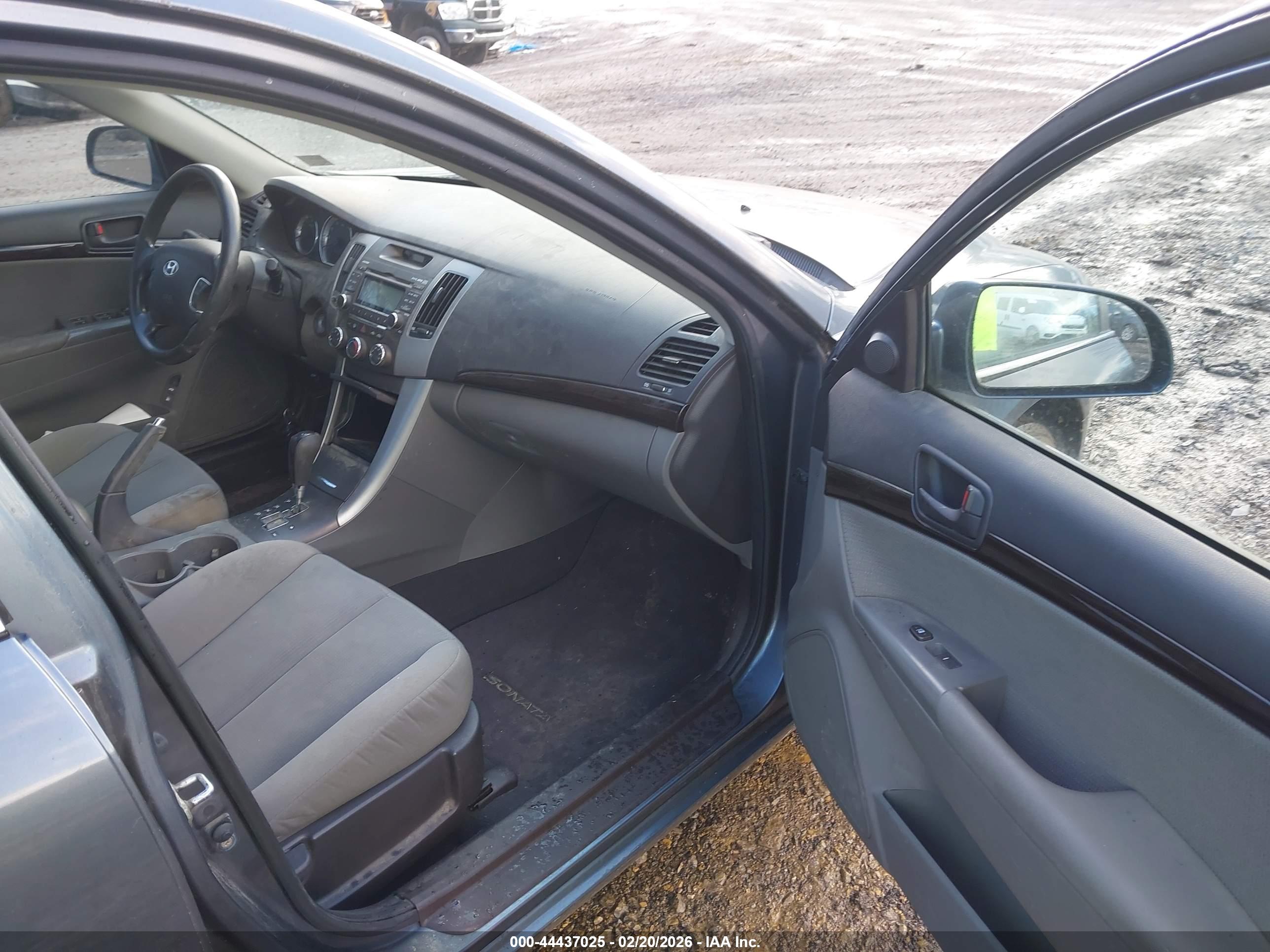 HYUNDAI SONATA image 5