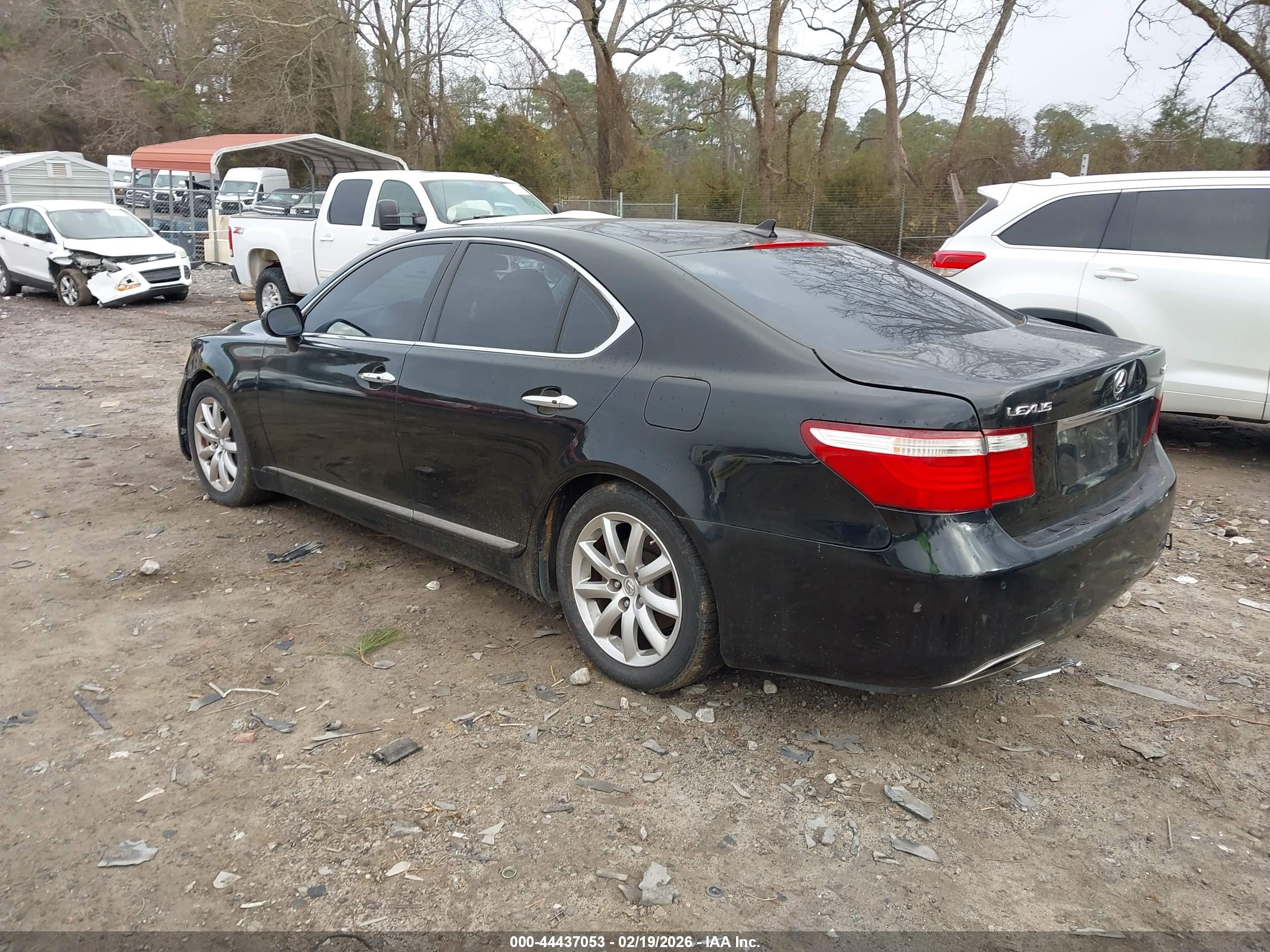 LEXUS LS image 3