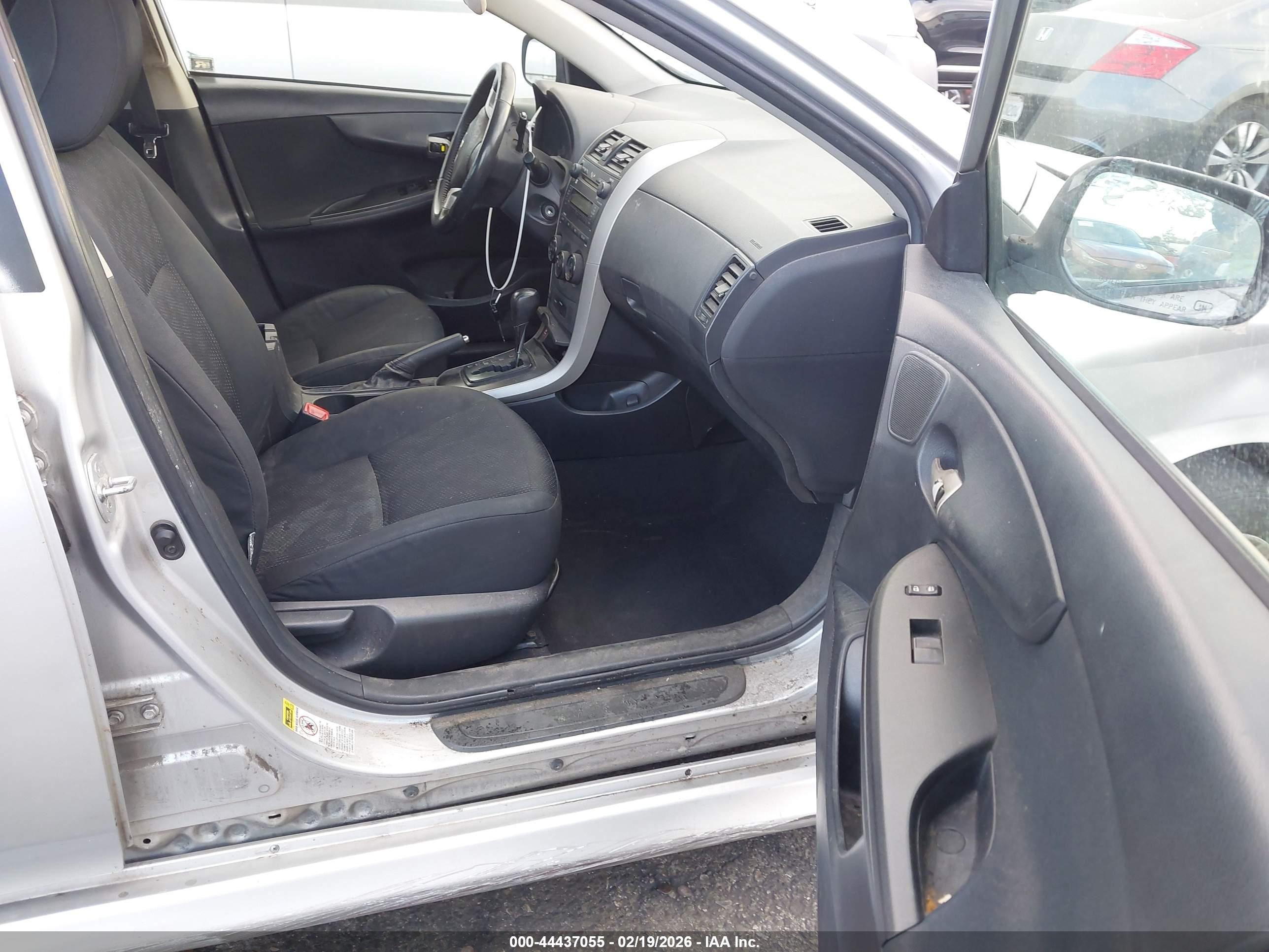 TOYOTA COROLLA image 5