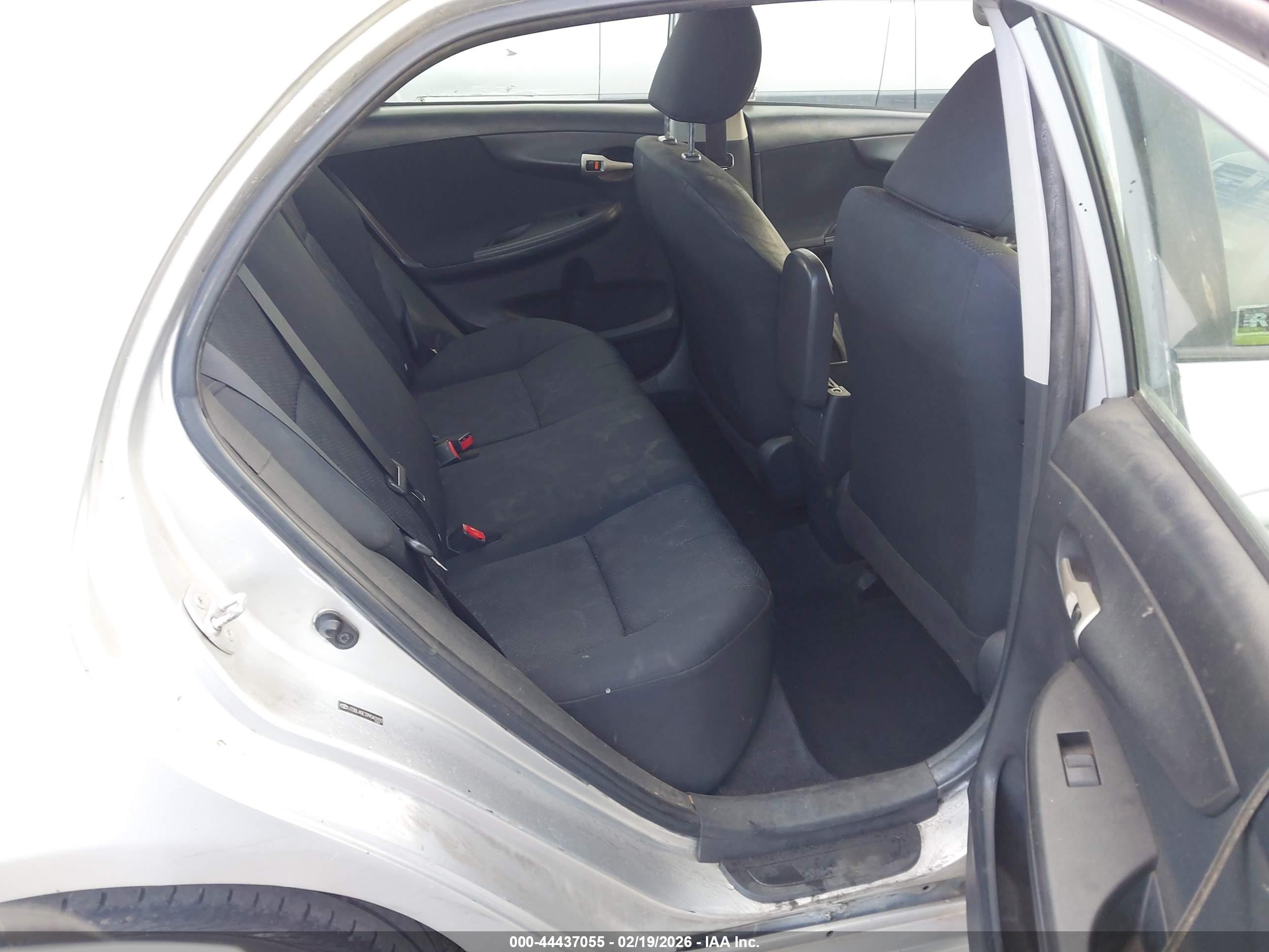 TOYOTA COROLLA image 8