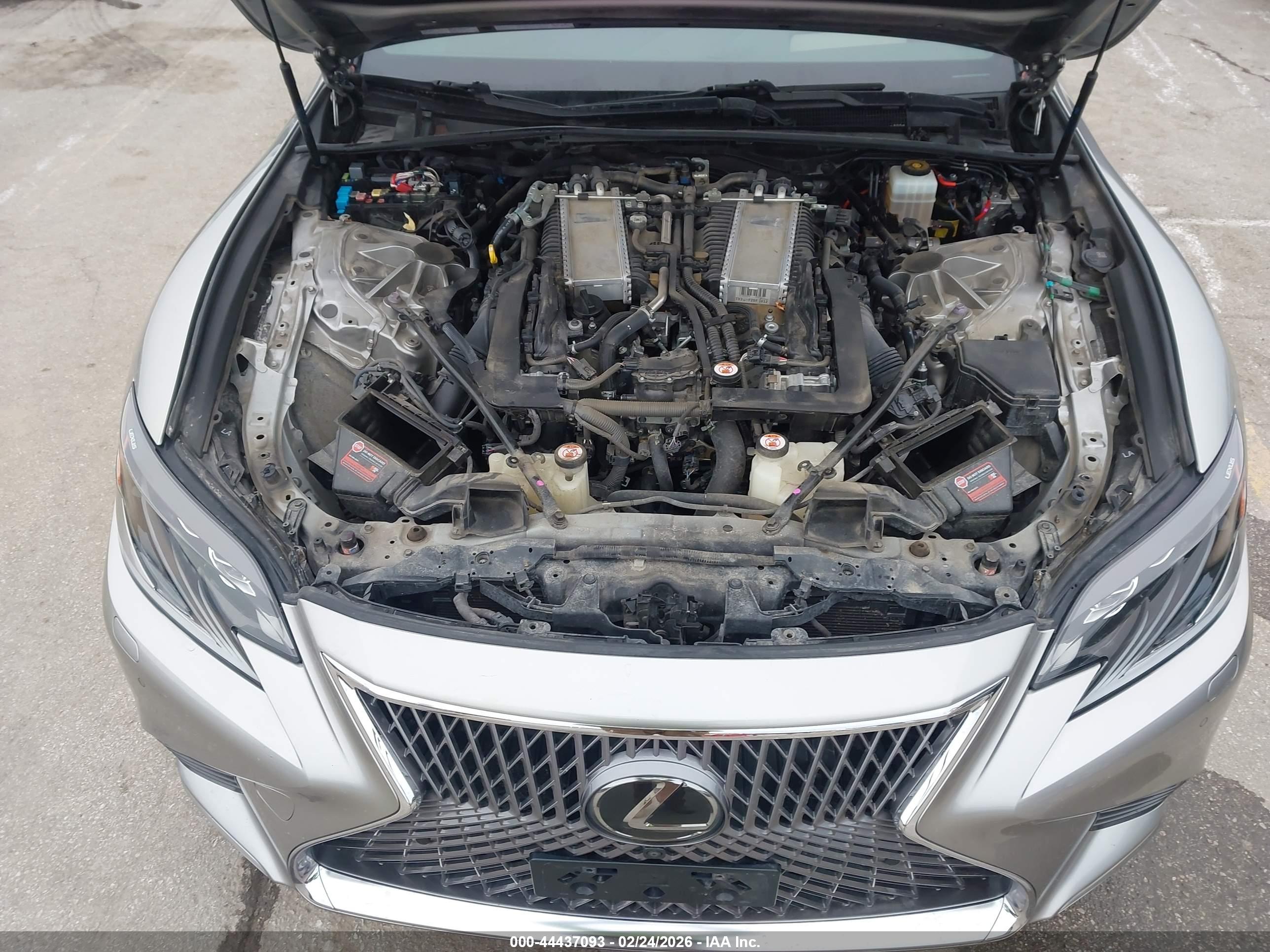 LEXUS LS image 10