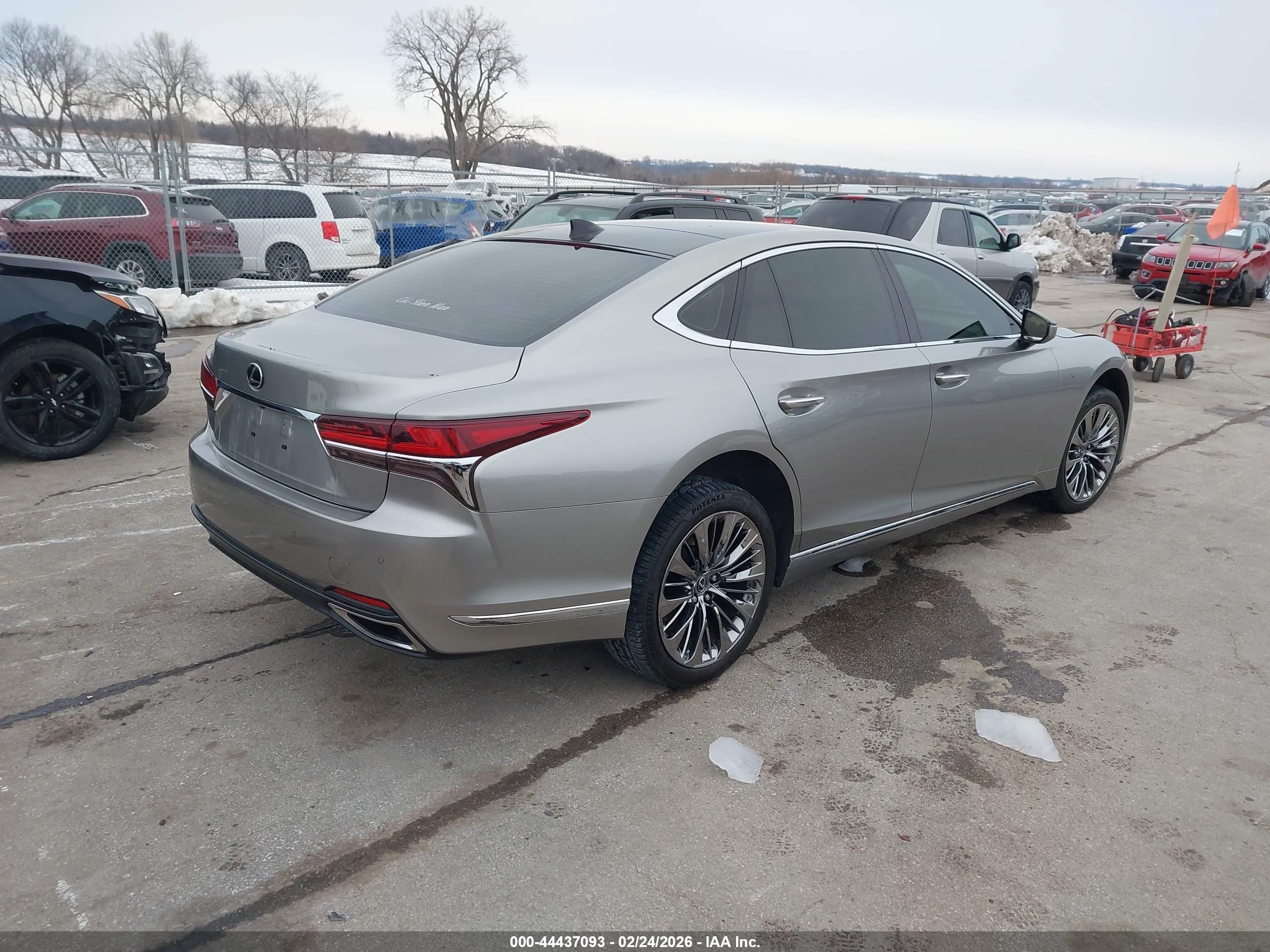 LEXUS LS image 4