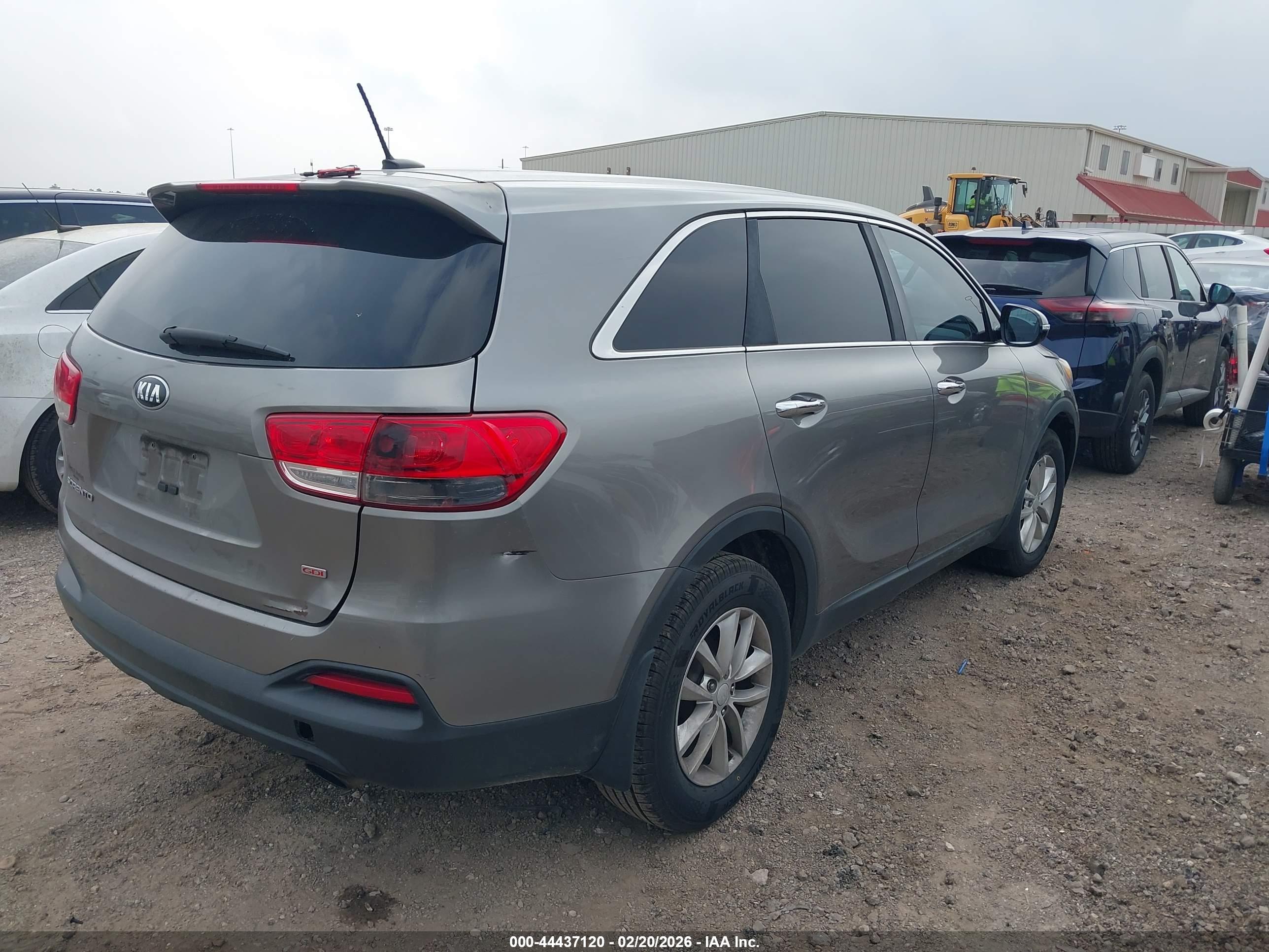 KIA SORENTO image 4