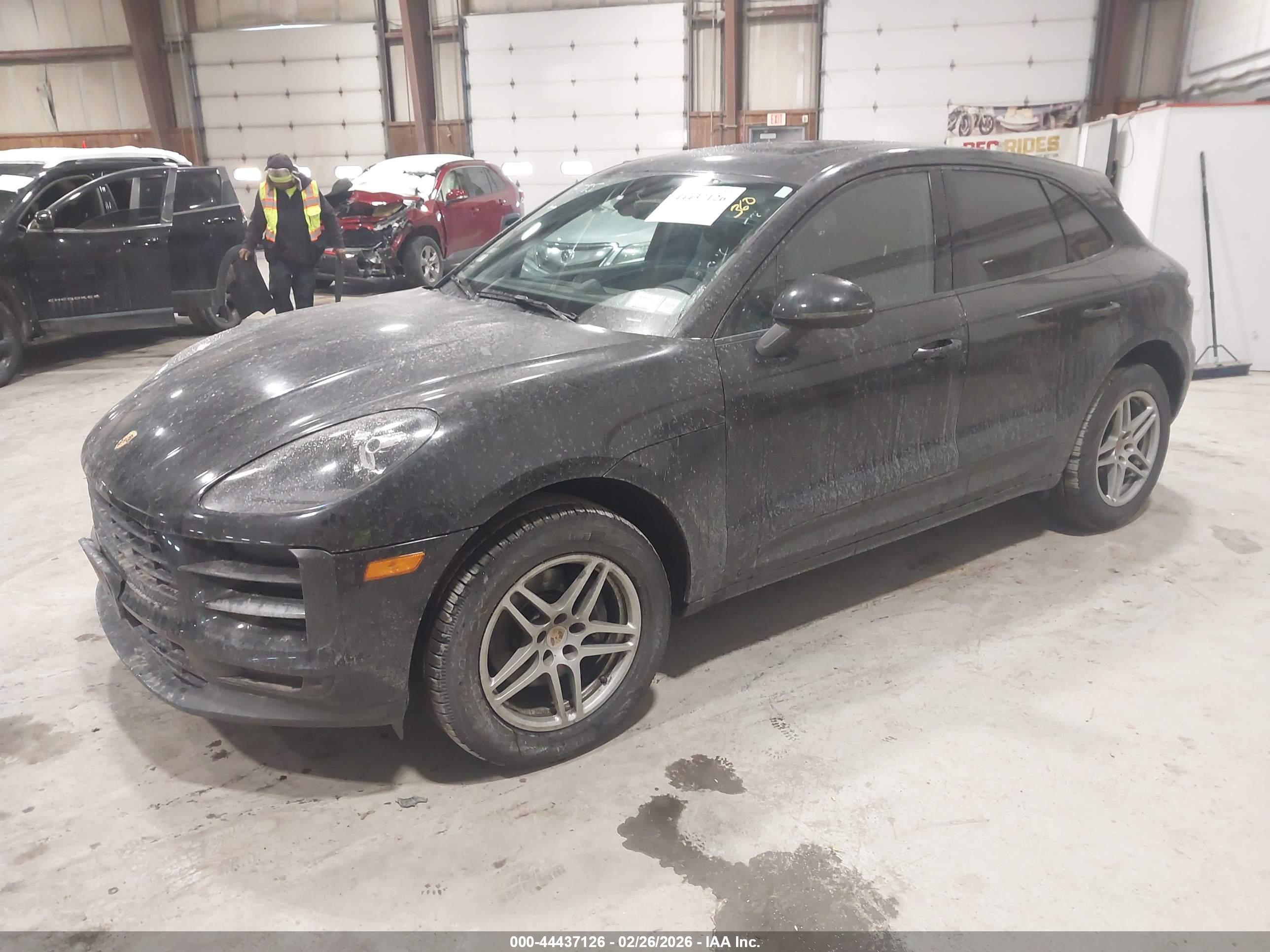 PORSCHE MACAN image 2